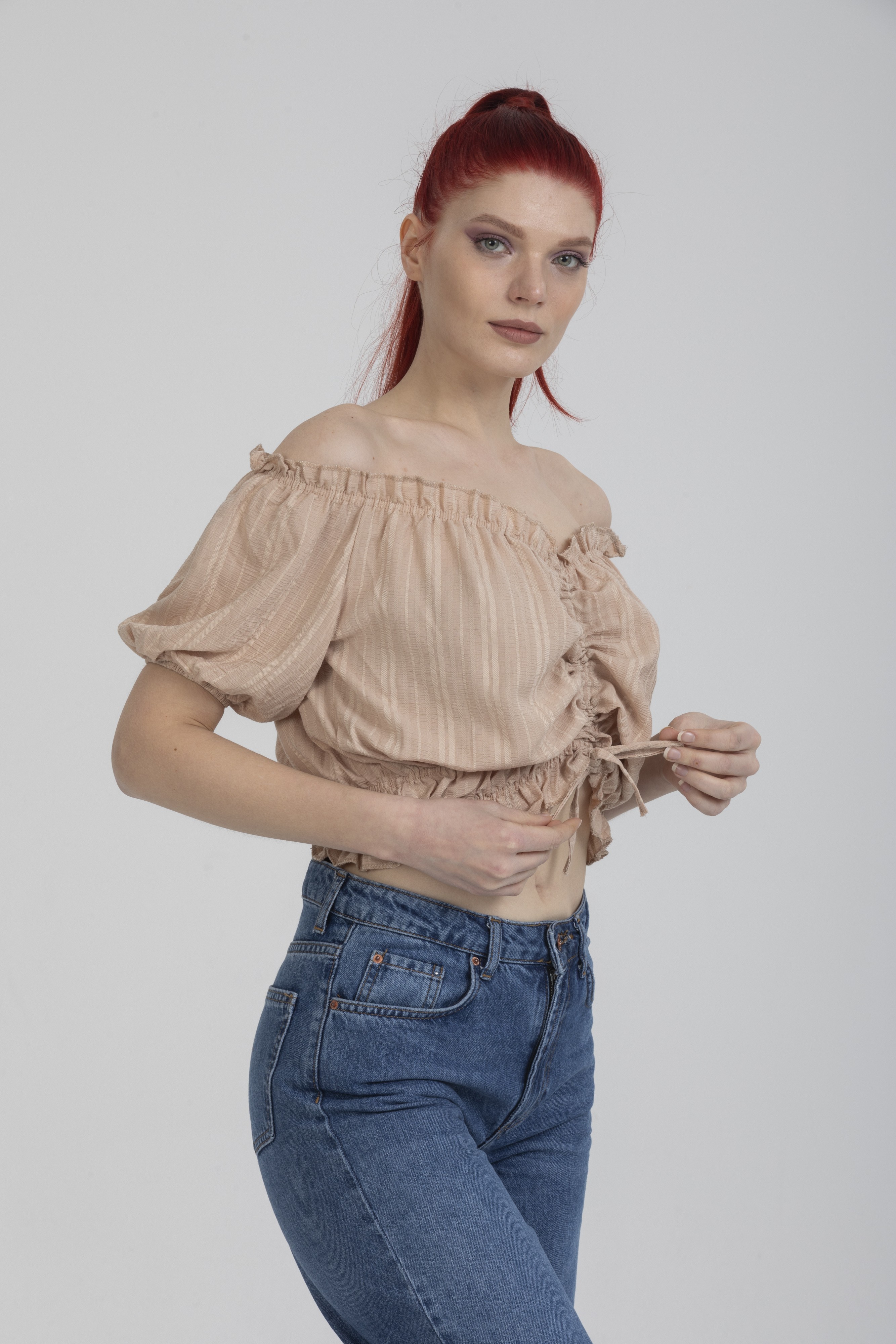 Bej Renk Önü Büzgülü Detaylı Balon Kol Crop Bluz - Bej 4