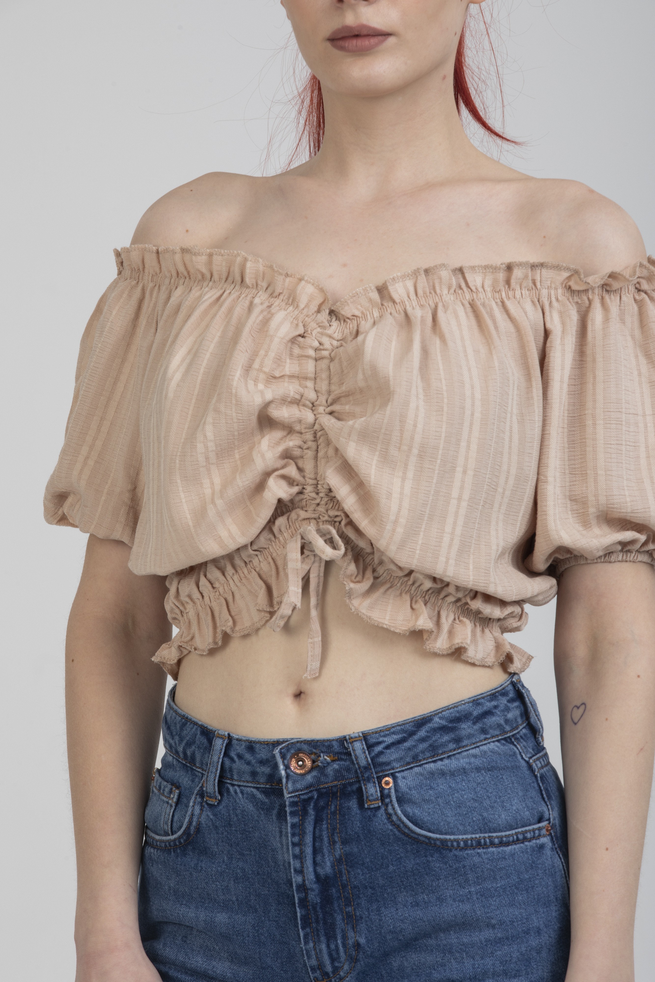 Bej Renk Önü Büzgülü Detaylı Balon Kol Crop Bluz - Bej 8