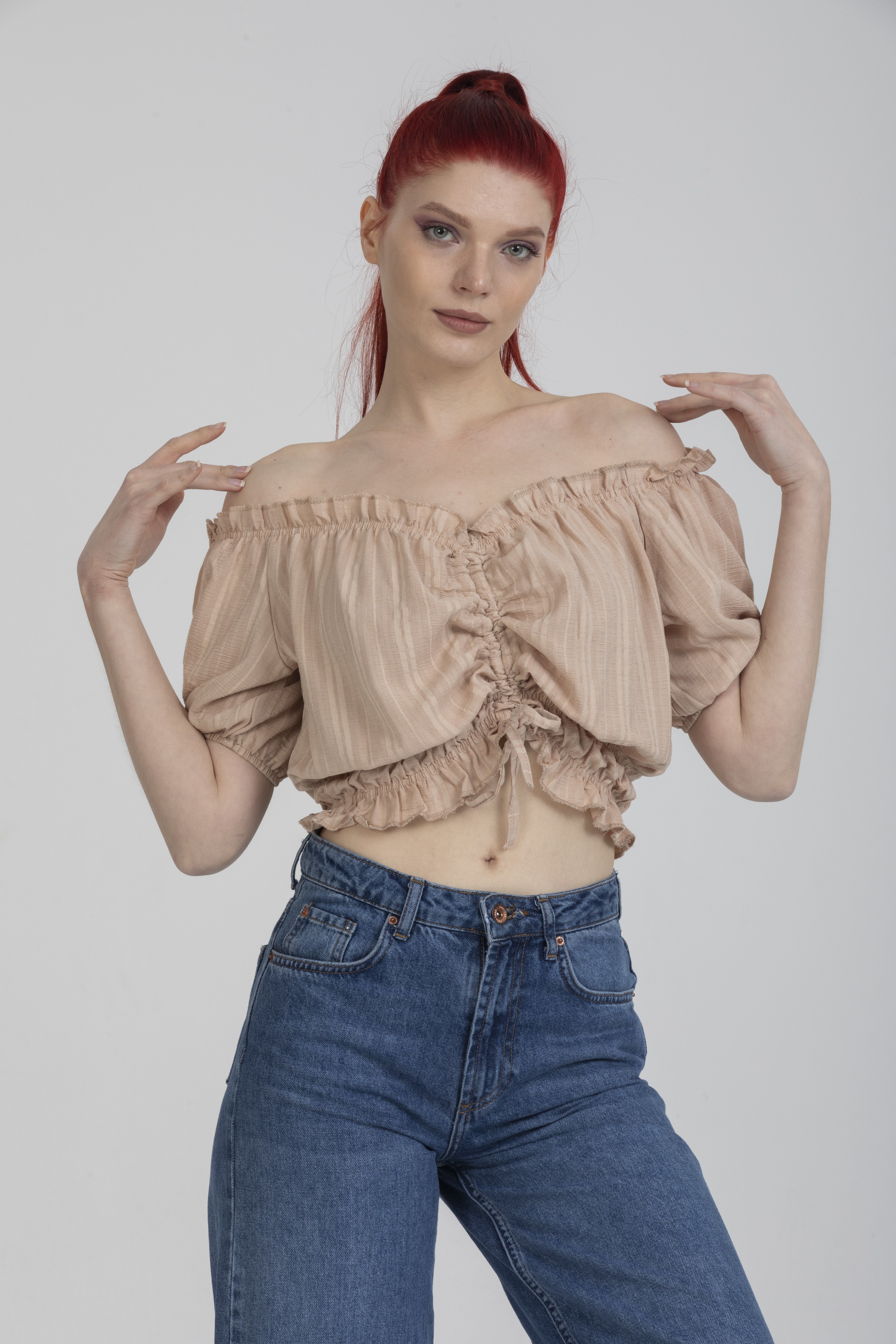 Bej Renk Önü Büzgülü Detaylı Balon Kol Crop Bluz - Bej 3