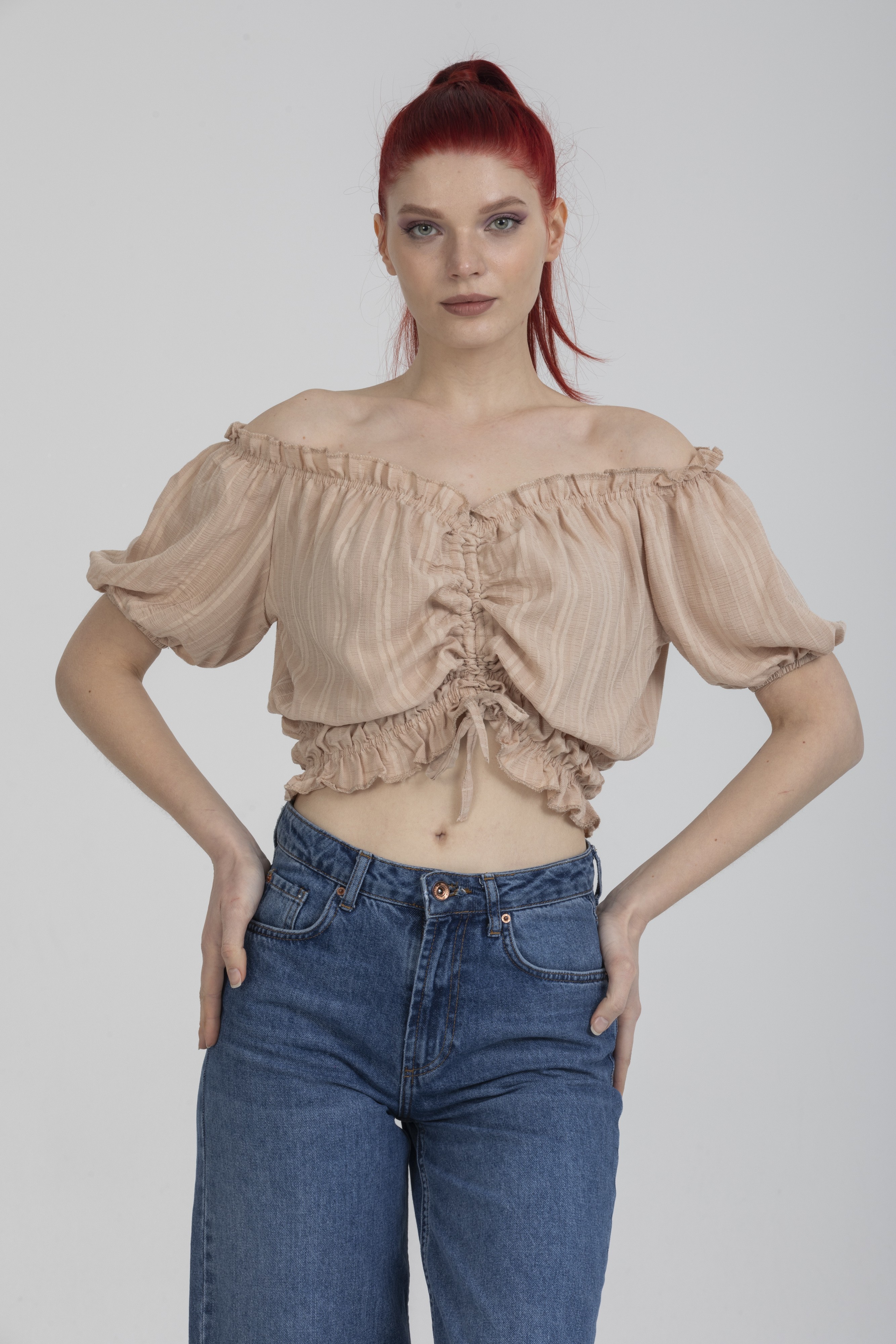 Bej Renk Önü Büzgülü Detaylı Balon Kol Crop Bluz - Bej 5