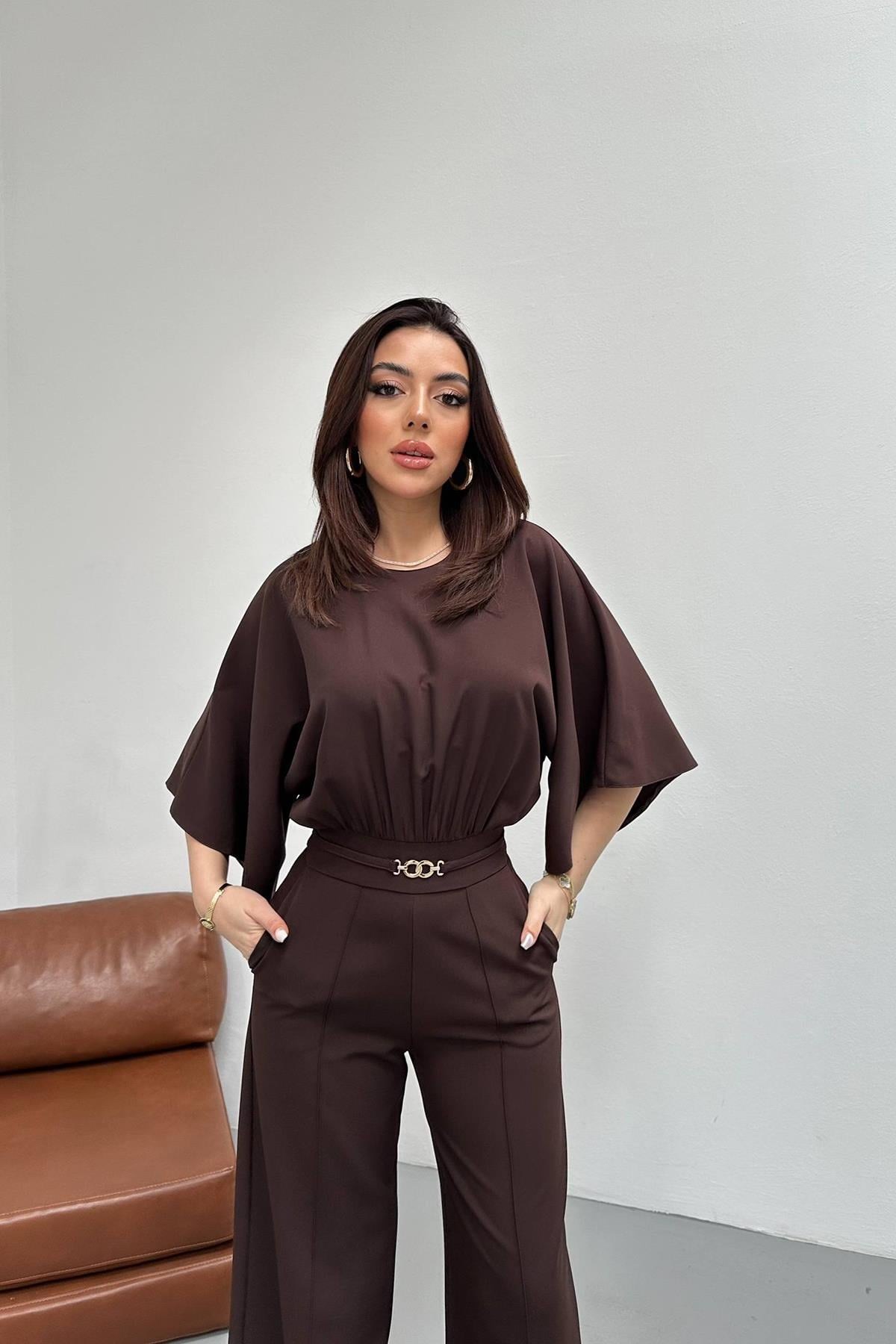 Kahverengi Bel Büzgülü Kemerı Aksesuarlı Yarasa Kol Tulum - Kahverengi 3