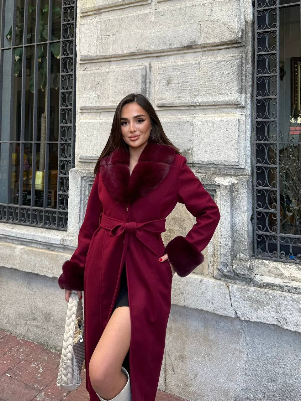 Premium Kürk Yakalı ve Kürk Manşetli Kuşaklı Uzun Kaşe Kaban - Bordo 4