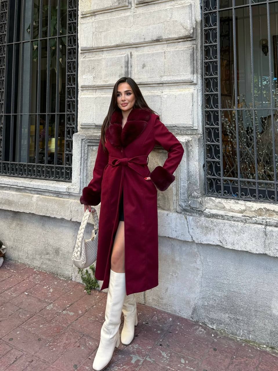 Premium Kürk Yakalı ve Kürk Manşetli Kuşaklı Uzun Kaşe Kaban - Bordo 3