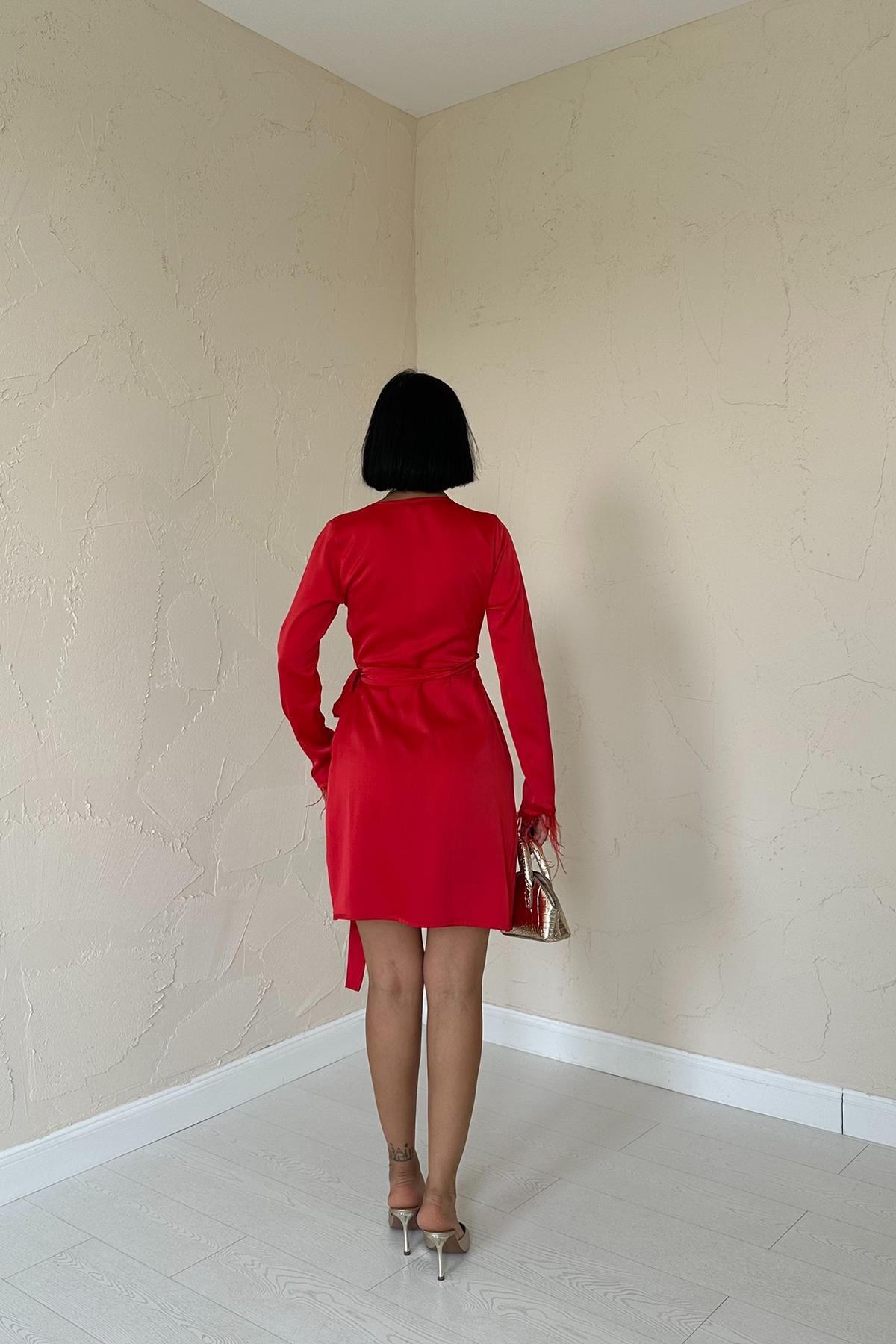 Kırmızı Yandan Bağlamalı Saten Elbise 4