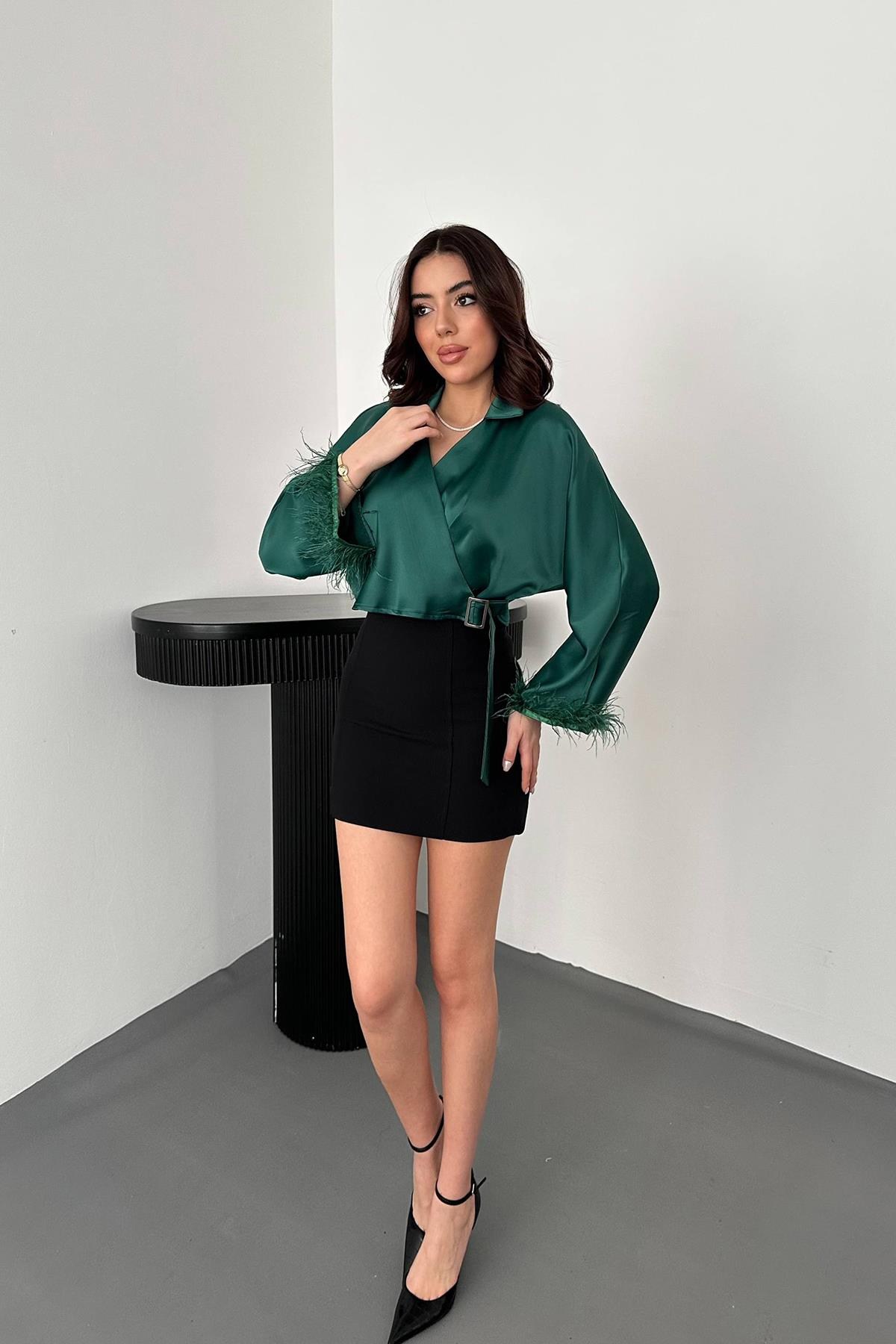 Zümrüt Kolları Tüylü Saten Crop 3