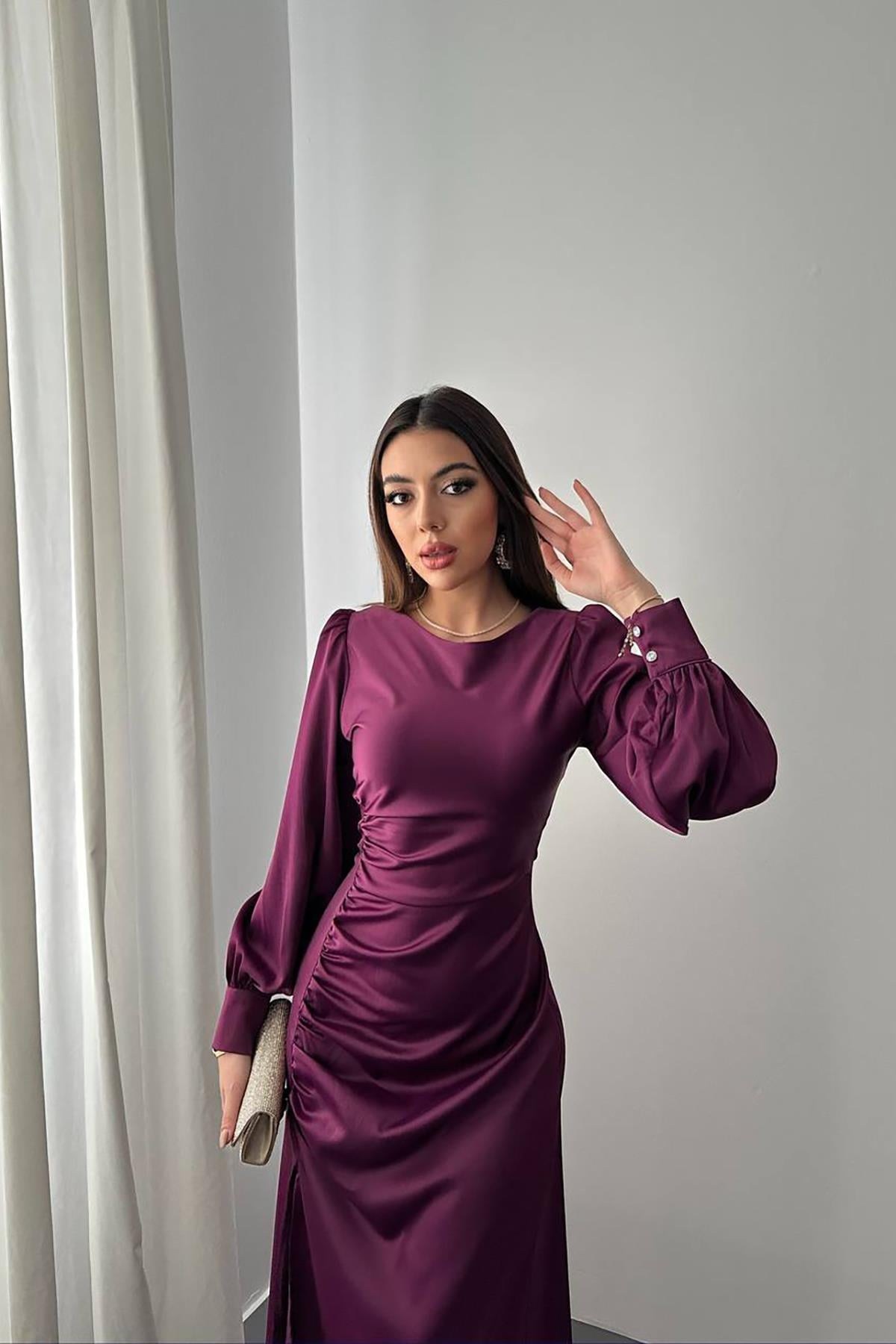 Mor Yanı Büzgülü Yırtmaçlı Saten Elbise 3