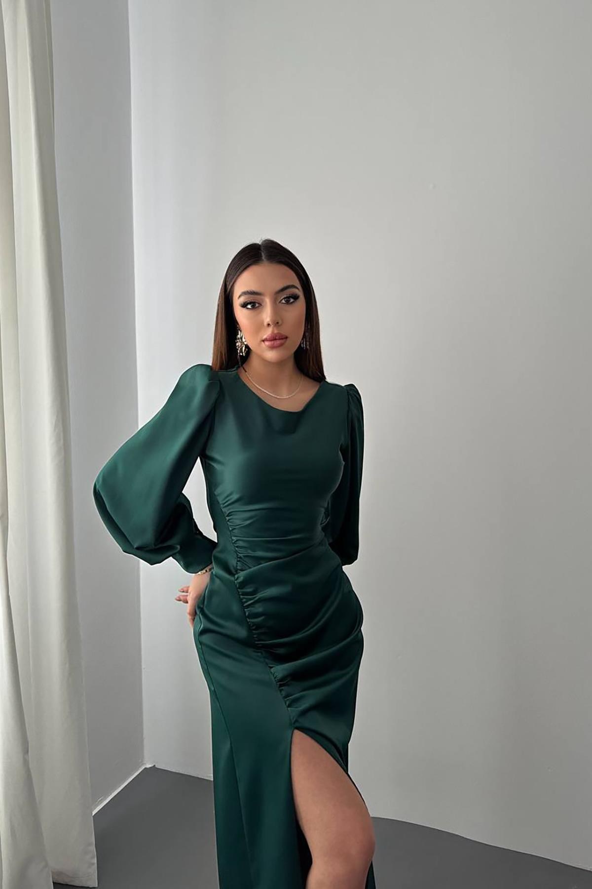 Zümrüt Yanı Büzgülü Yırtmaçlı Saten Elbise 3