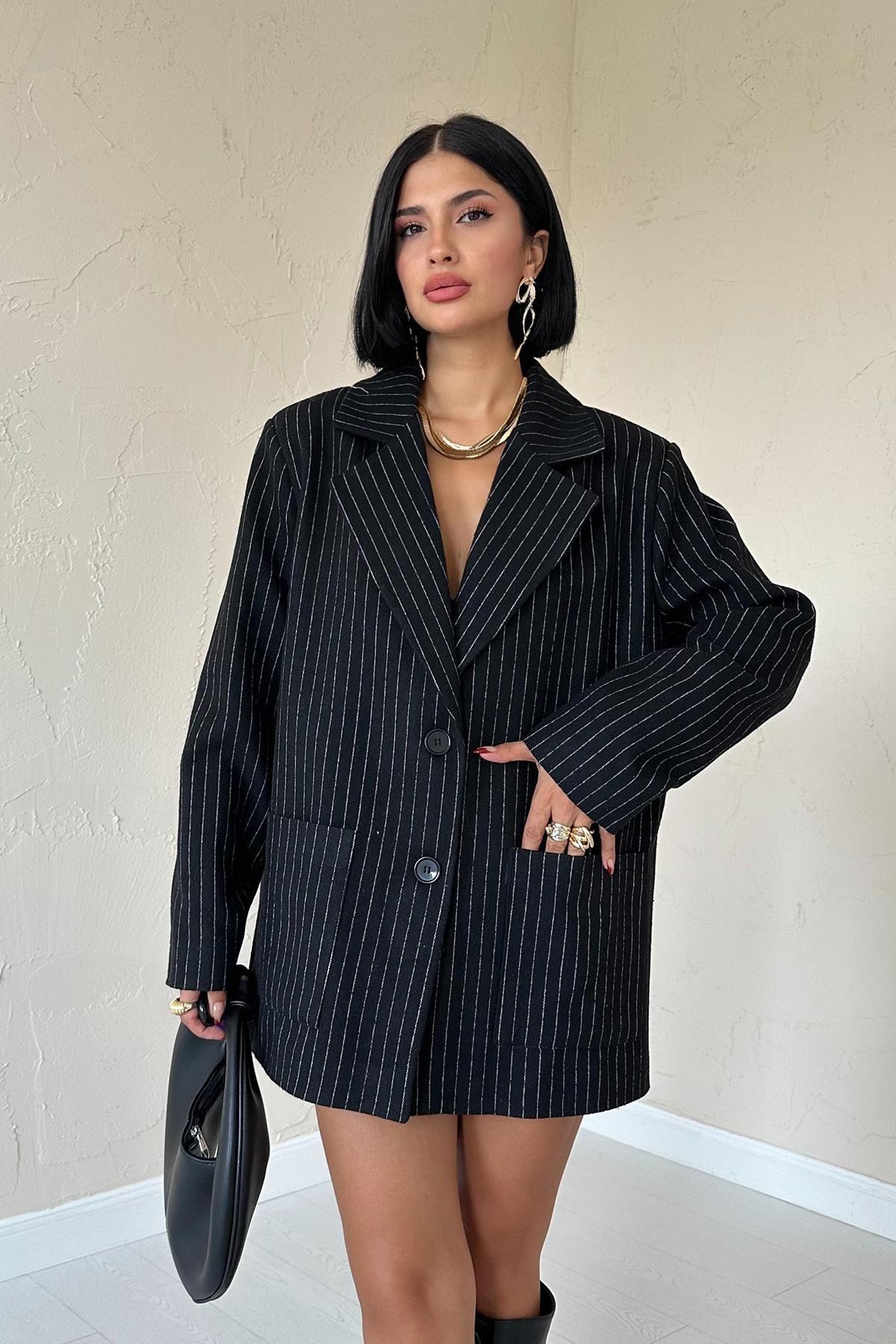 Siyah Çizgili Oversize Ceket 6
