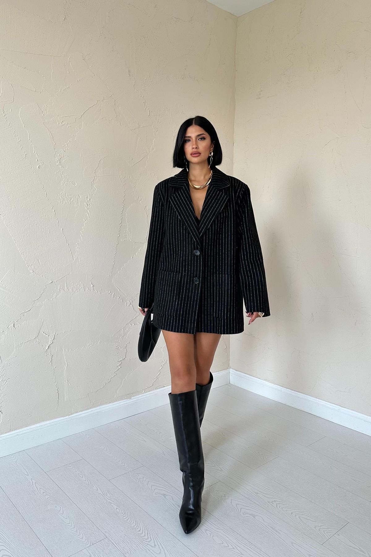 Siyah Çizgili Oversize Ceket 5