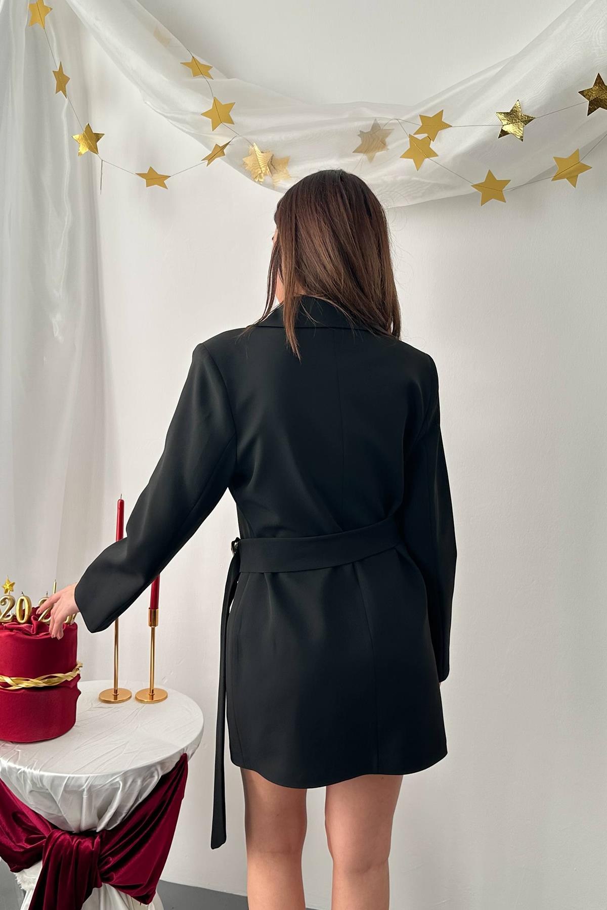 Siyah Yandan Tokalı Ceket Elbise 5