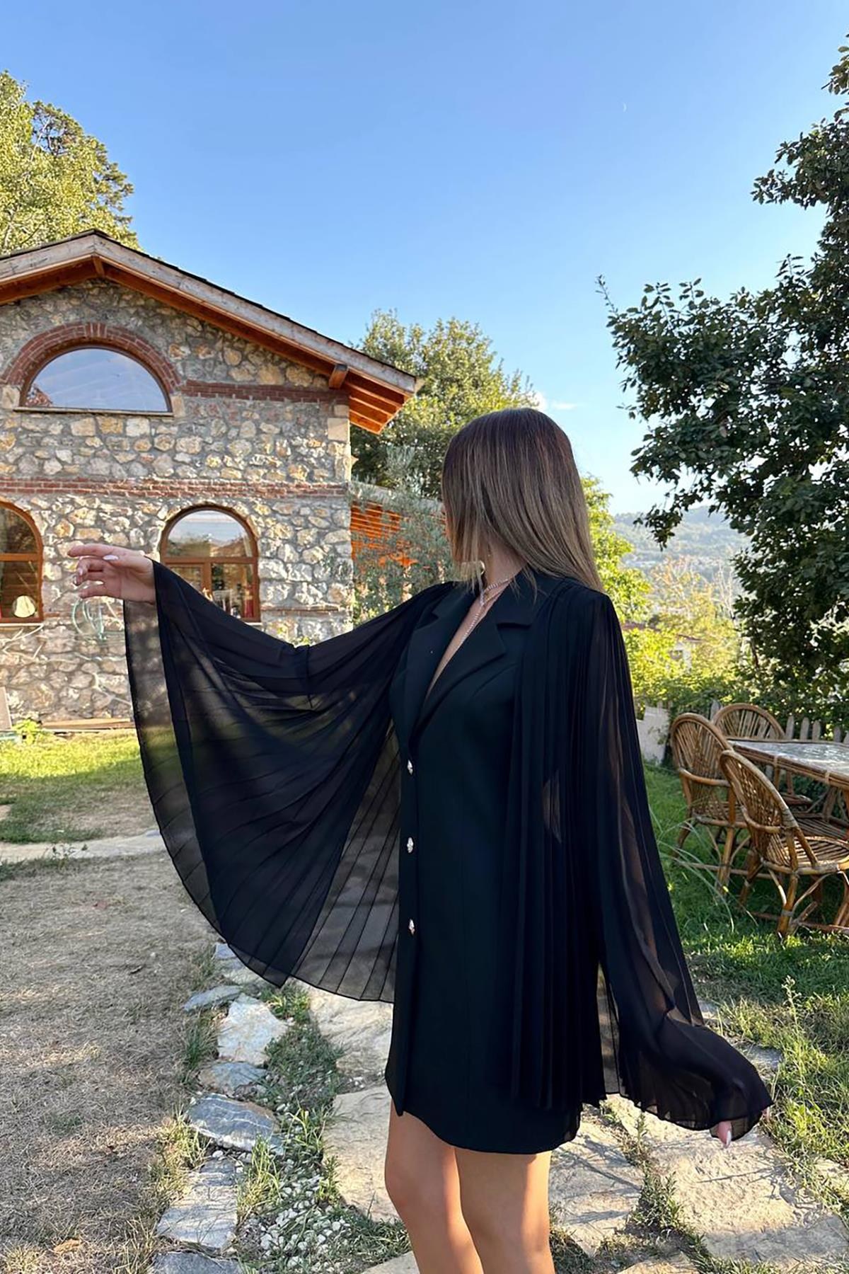 Siyah Kolları Pilseli Atlas Ceket Elbise 5