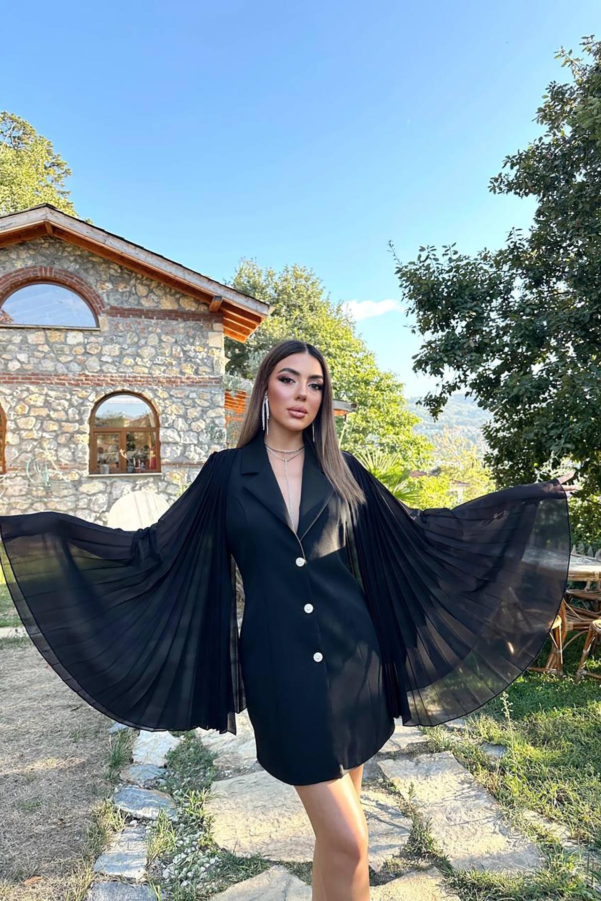 Siyah Kolları Pilseli Atlas Ceket Elbise 3