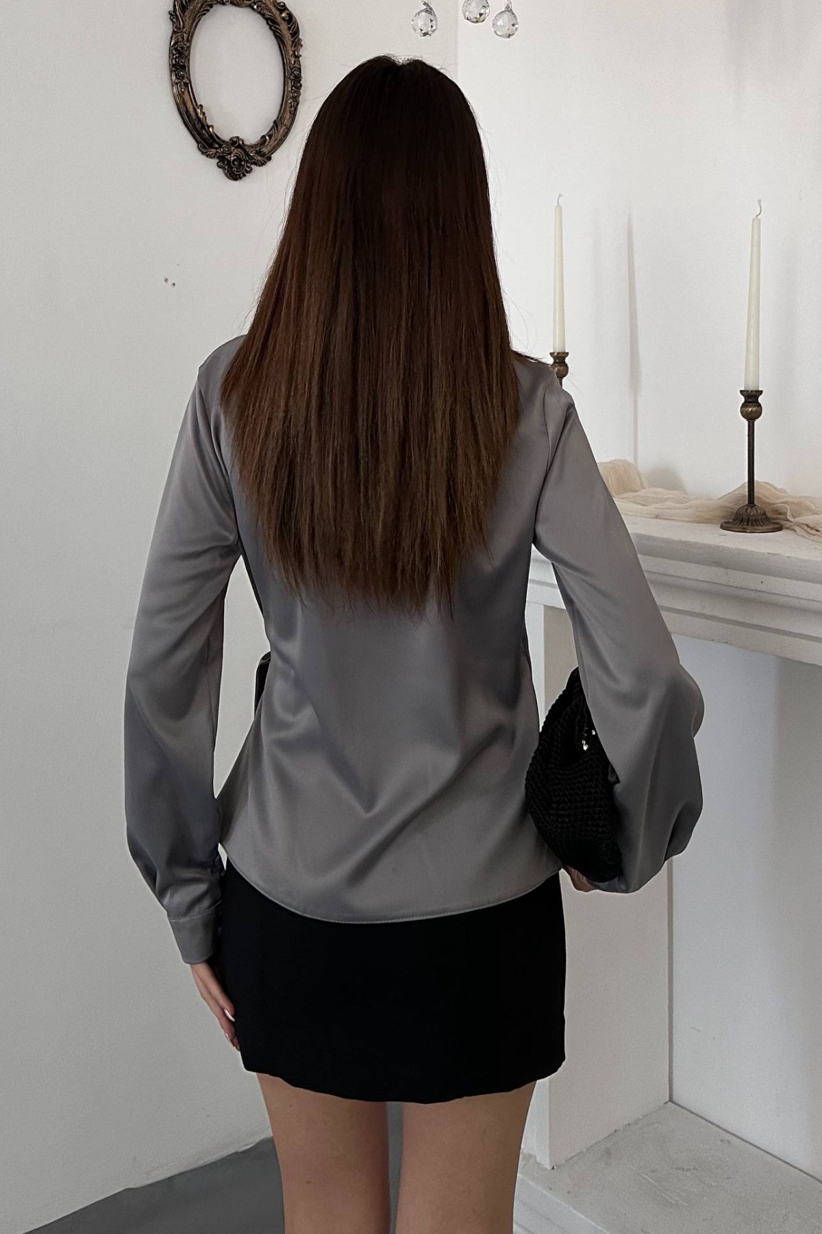 Gri Düğme Detaylı Saten Bluz 5