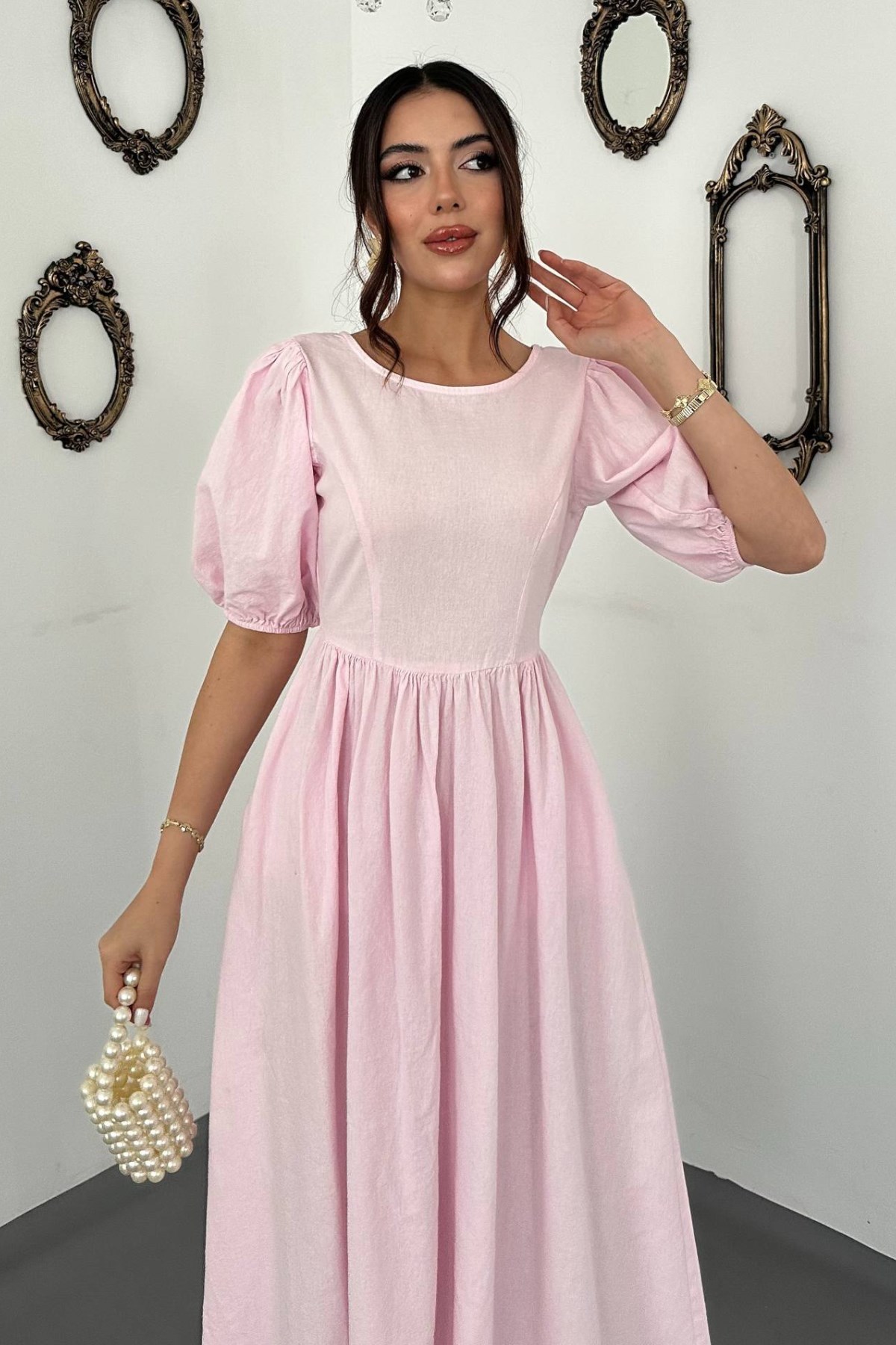 Pembe Arkadan Bağlama Detaylı Elbise 3