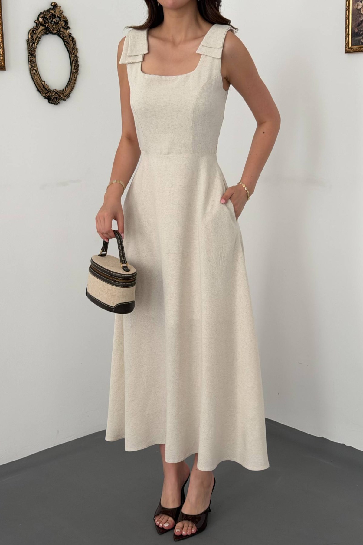Bej Omuzları Fiyonklu Elbise 4