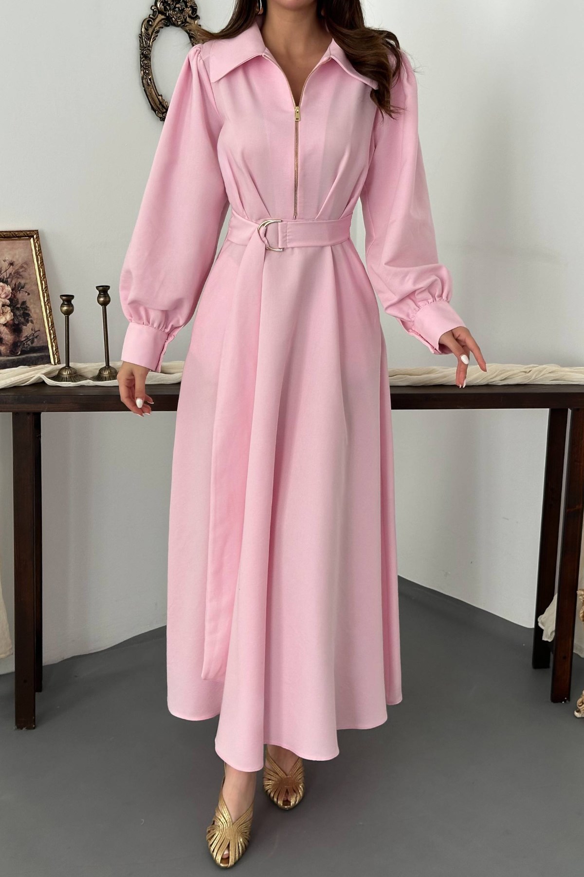 Pembe Pileli Önden Fermuarlı Elbise 4