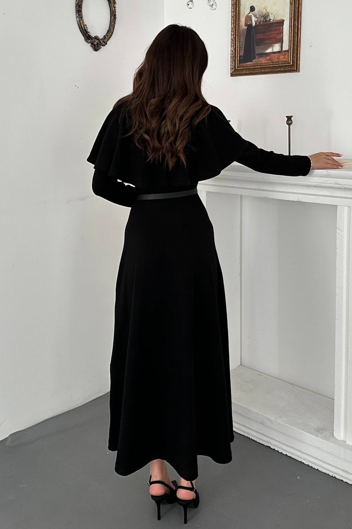 Siyah Pelerinli Elbise 5