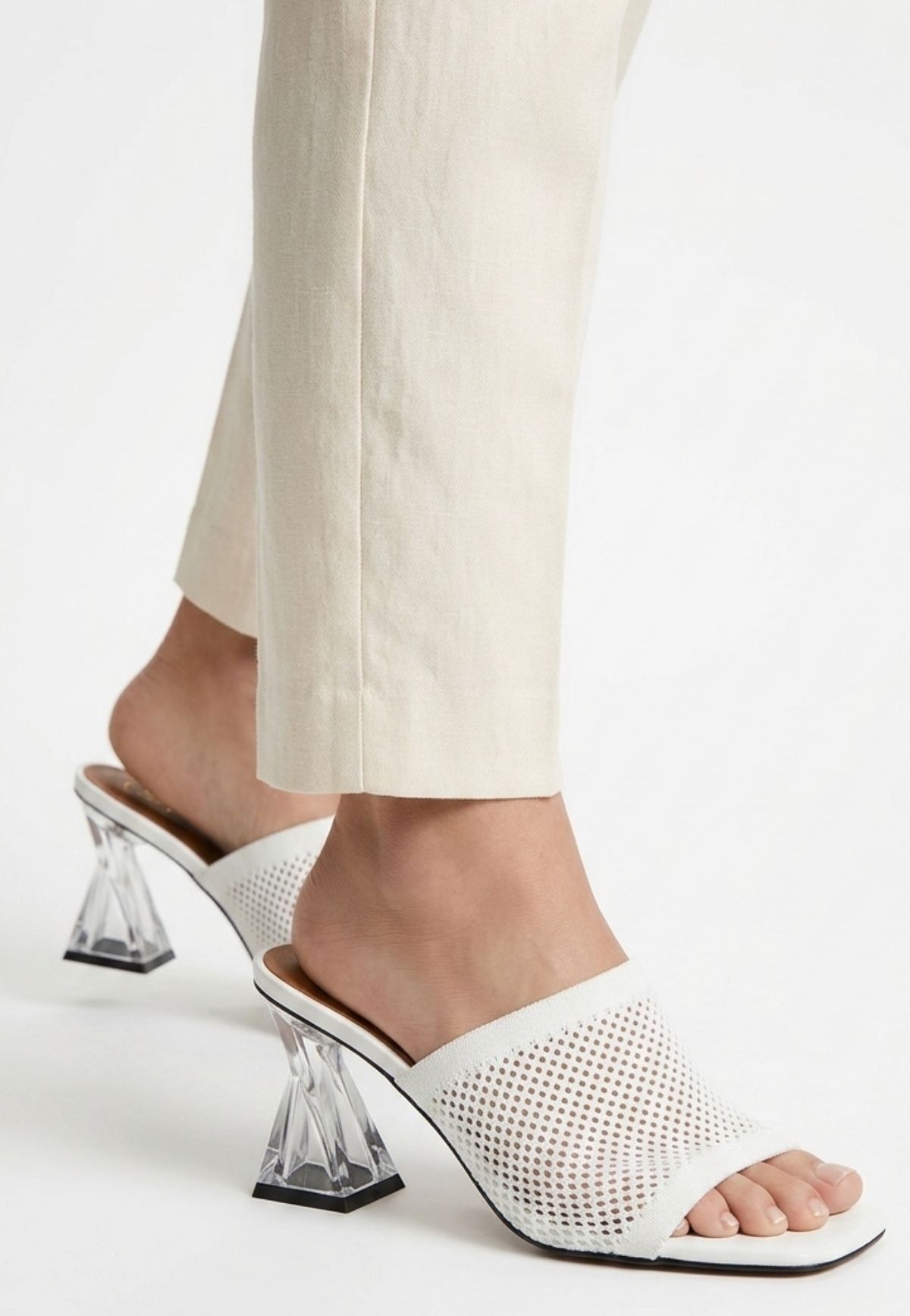 Akva Beyaz Triko Şeffaf Topuklu Terlik 3