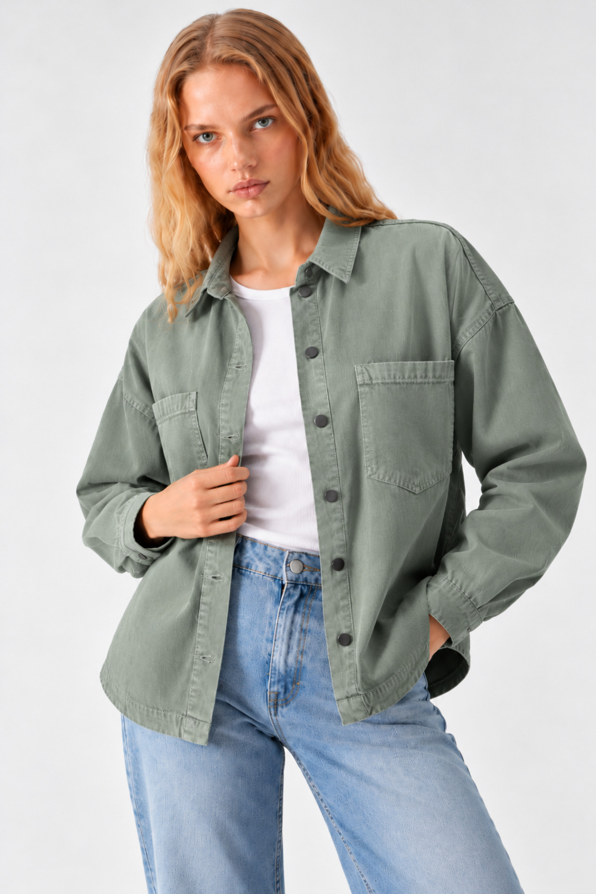 Kadın Cepli Oversize Haki Gömlek Ceket 4