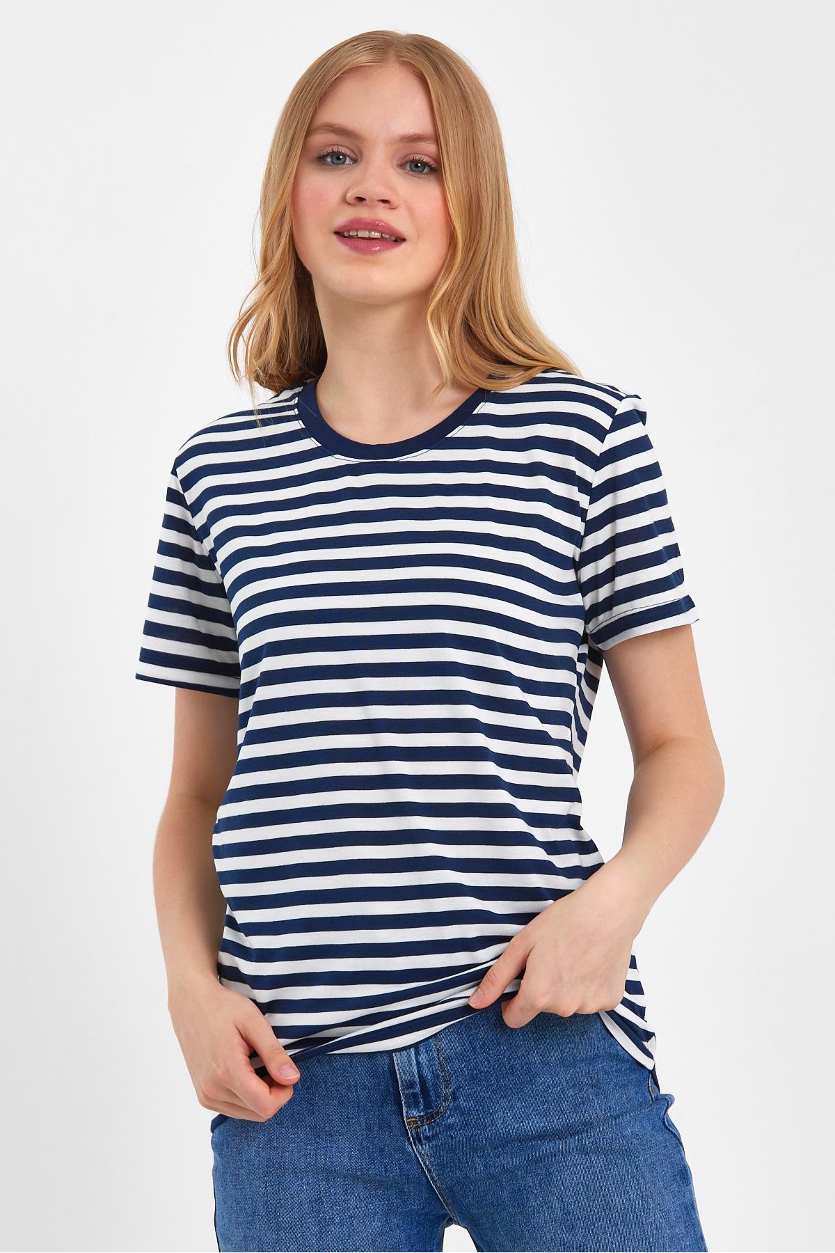 Lacivert Beyaz Kadın Slim Fit Bisiklet Yaka Kısa Kollu Çizgili T-shirt