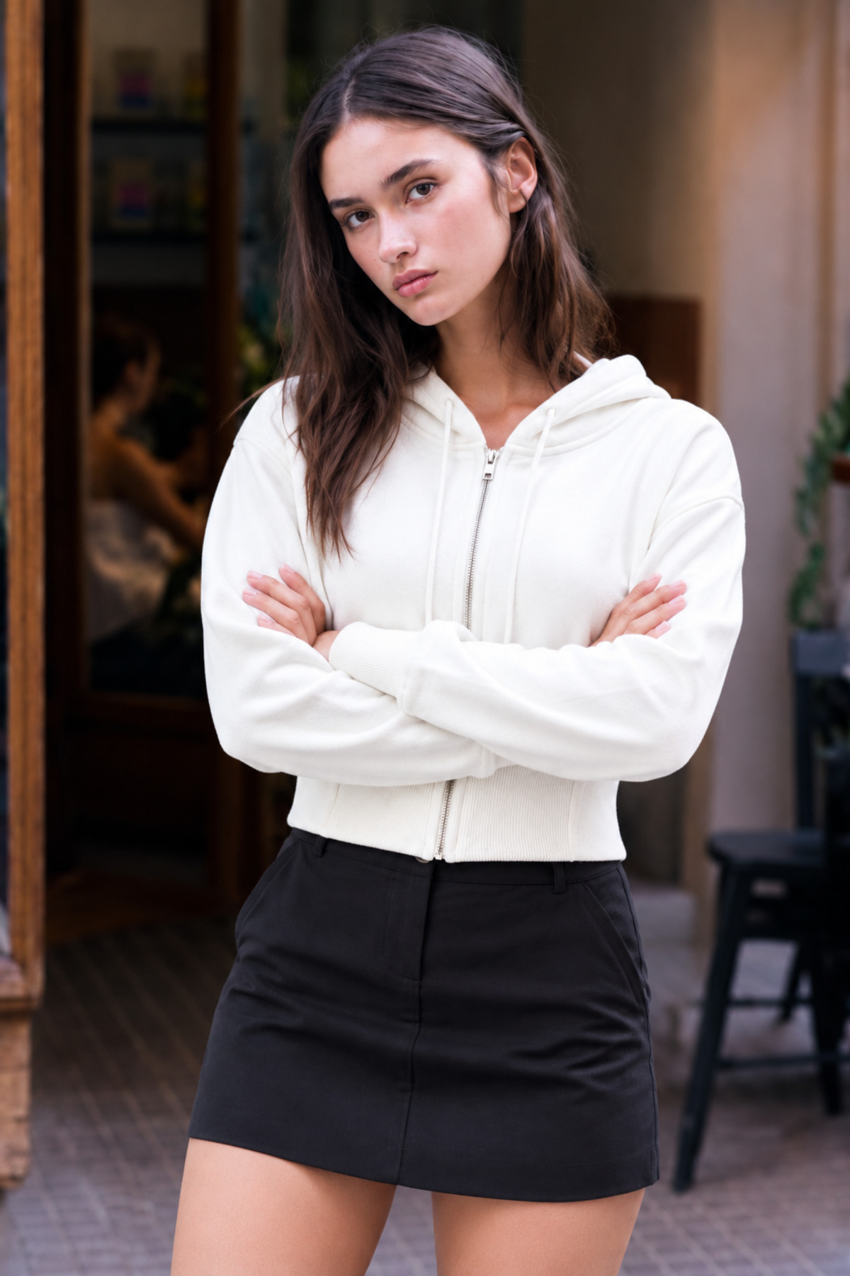 Kadın Fermuarlı Kapüşonlu Detaylı Beyaz Crop Sweat 6