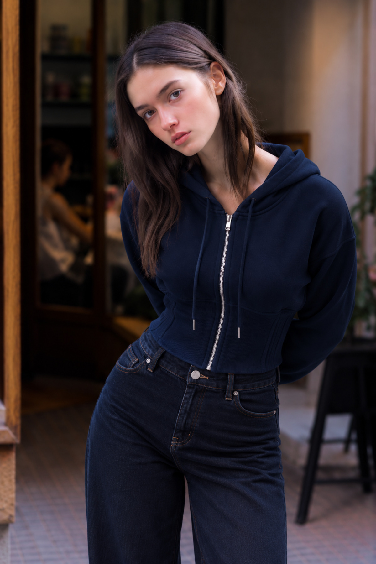 Kadın Fermuarlı Kapüşonlu Detaylı Lacivert Crop Sweat 3