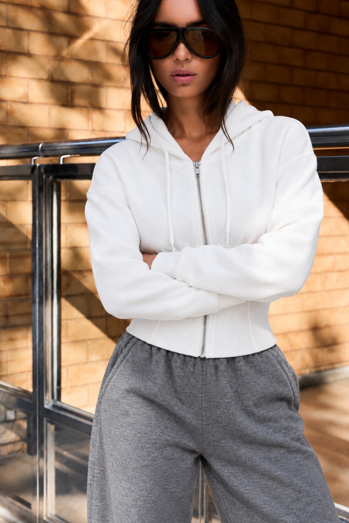Kadın Kapüşonlu Fermuarlı Detaylı Beyaz Sweatshirt 5