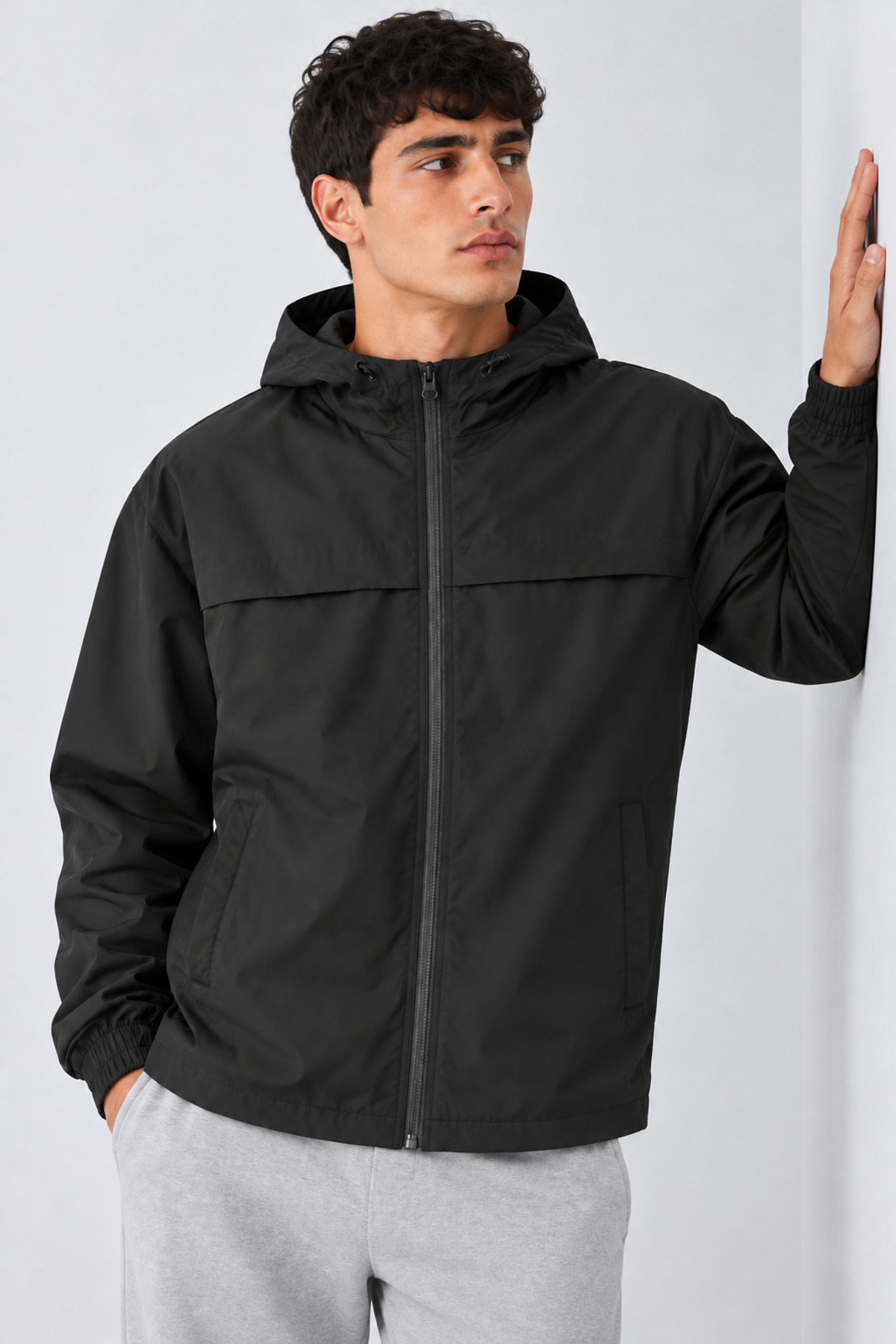 Erkek Kapüşonlu Basic Comfort Fit Yağmurluk Siyah 3
