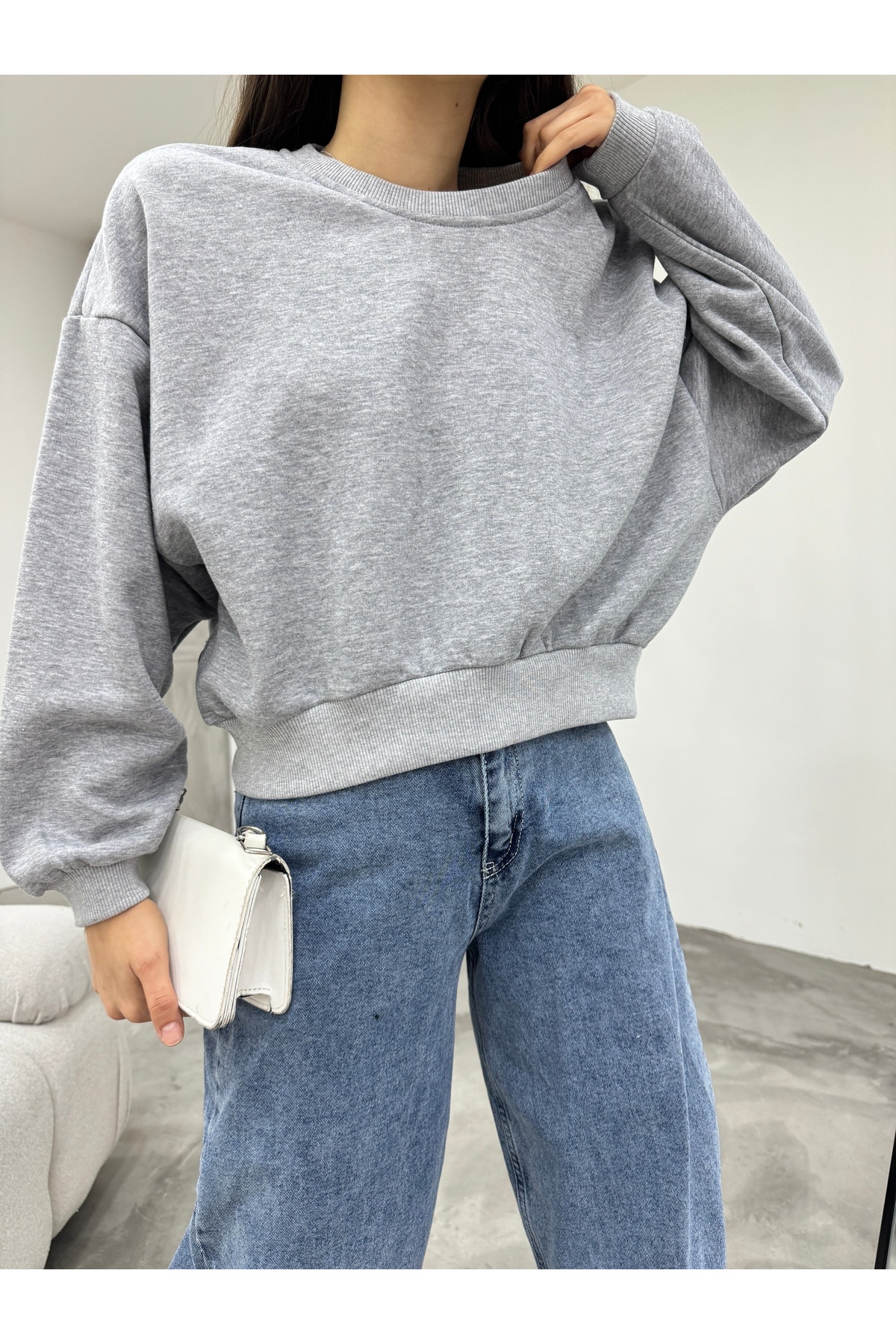 Kadın Gri Oversize Crop Sweatshirt 3