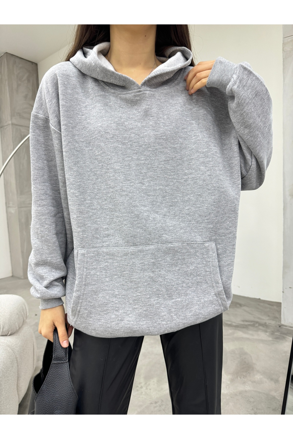 Kadın Gri Oversize Şardonlu Üç İplik Kapüşonlu Sweatshirt 3