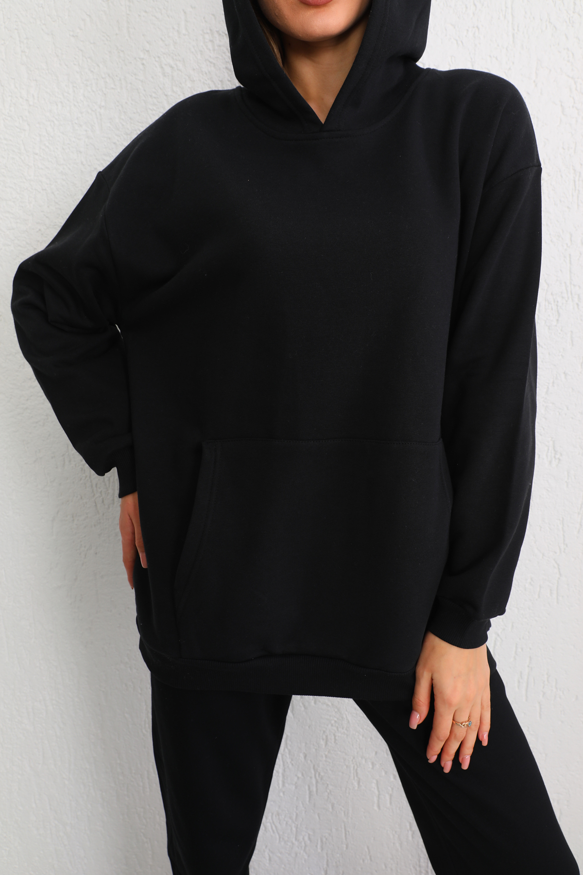 Kadın Siyah Oversize Şardonlu Üç İplik Kapüşonlu Sweatshirt 3