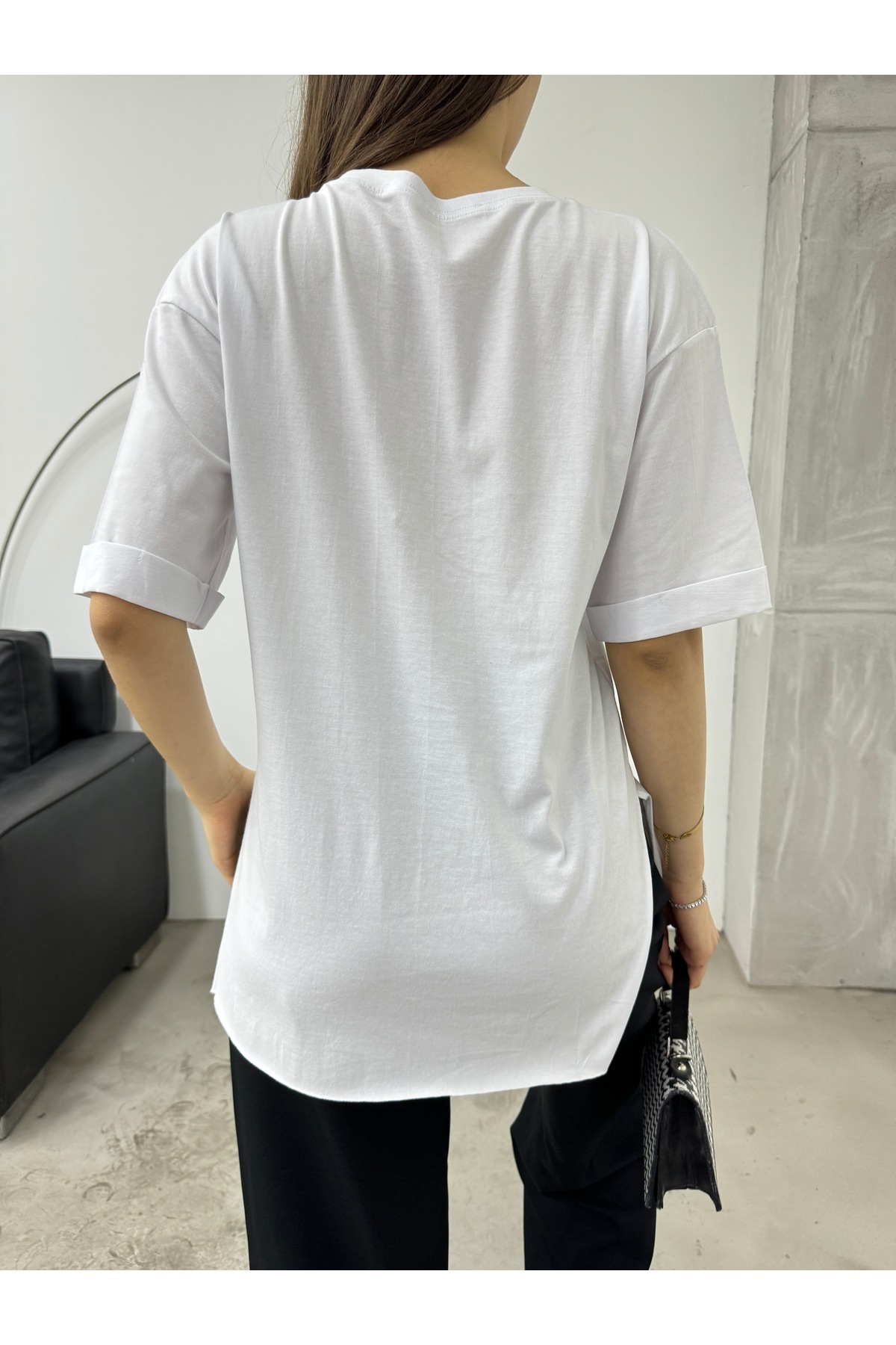 Kadın Oversize Lazer Kesim Yan Yırtmaçlı T-shirt beyaz 3