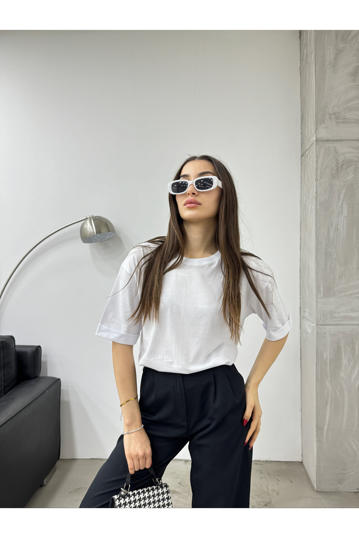 Kadın Oversize Lazer Kesim Yan Yırtmaçlı T-shirt beyaz 4