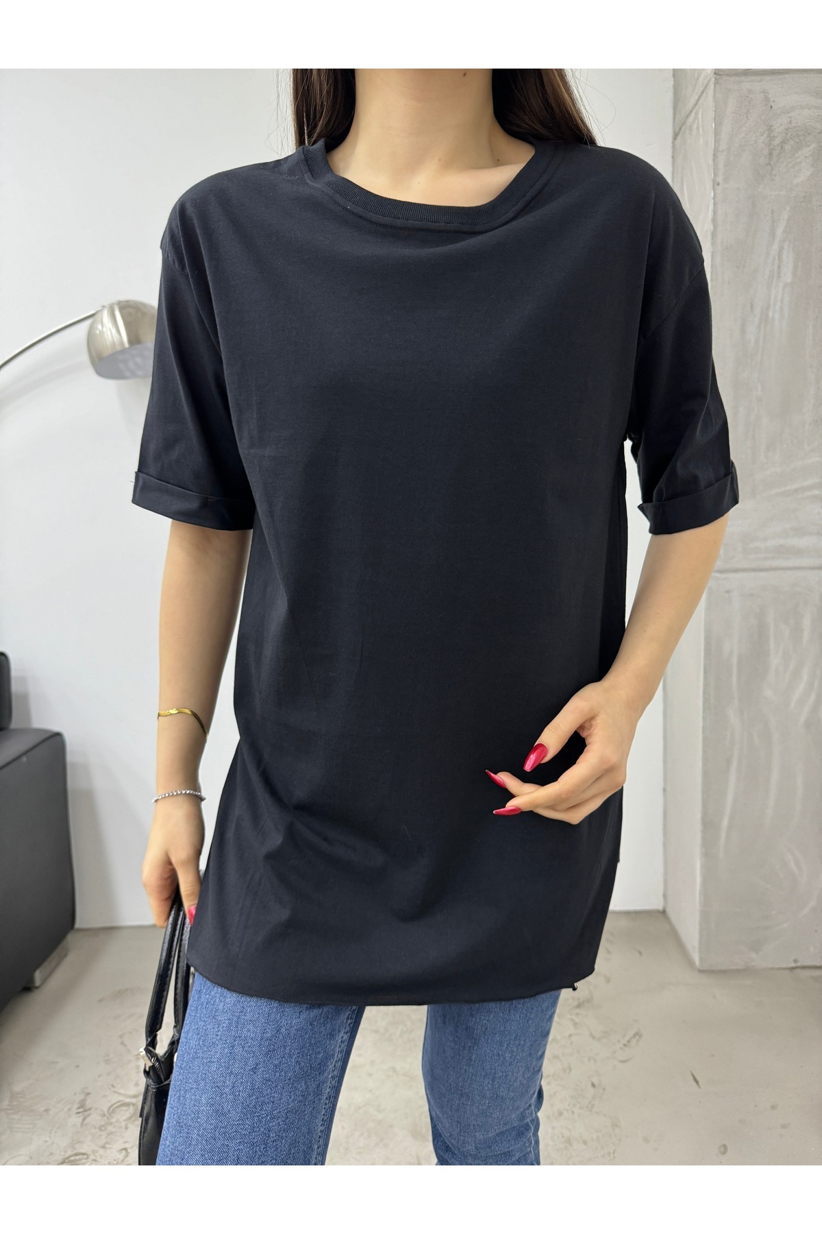 Kadın Oversize Lazer Kesim Yan Yırtmaçlı T-shirt siyah 3