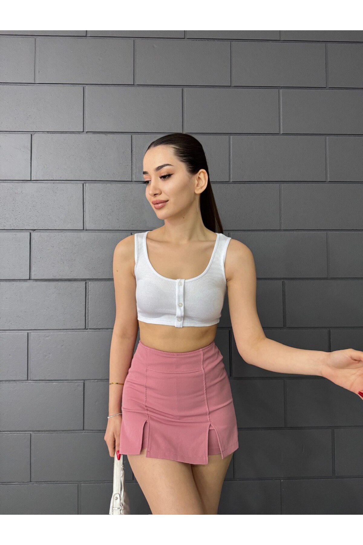 Kadın Kalın Askılı Düğme Detaylı Crop Top Büstiyer Beyaz 7