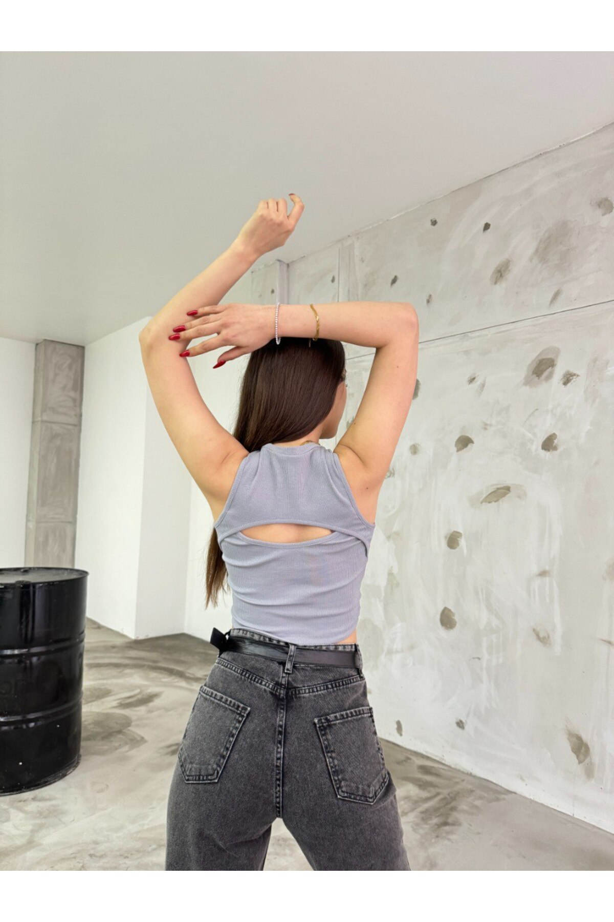Kadın Fitilli Bisiklet Yaka Arka Pencere Detaylı Fitted/Vücuda Oturan Crop Top Bluz Gri 3