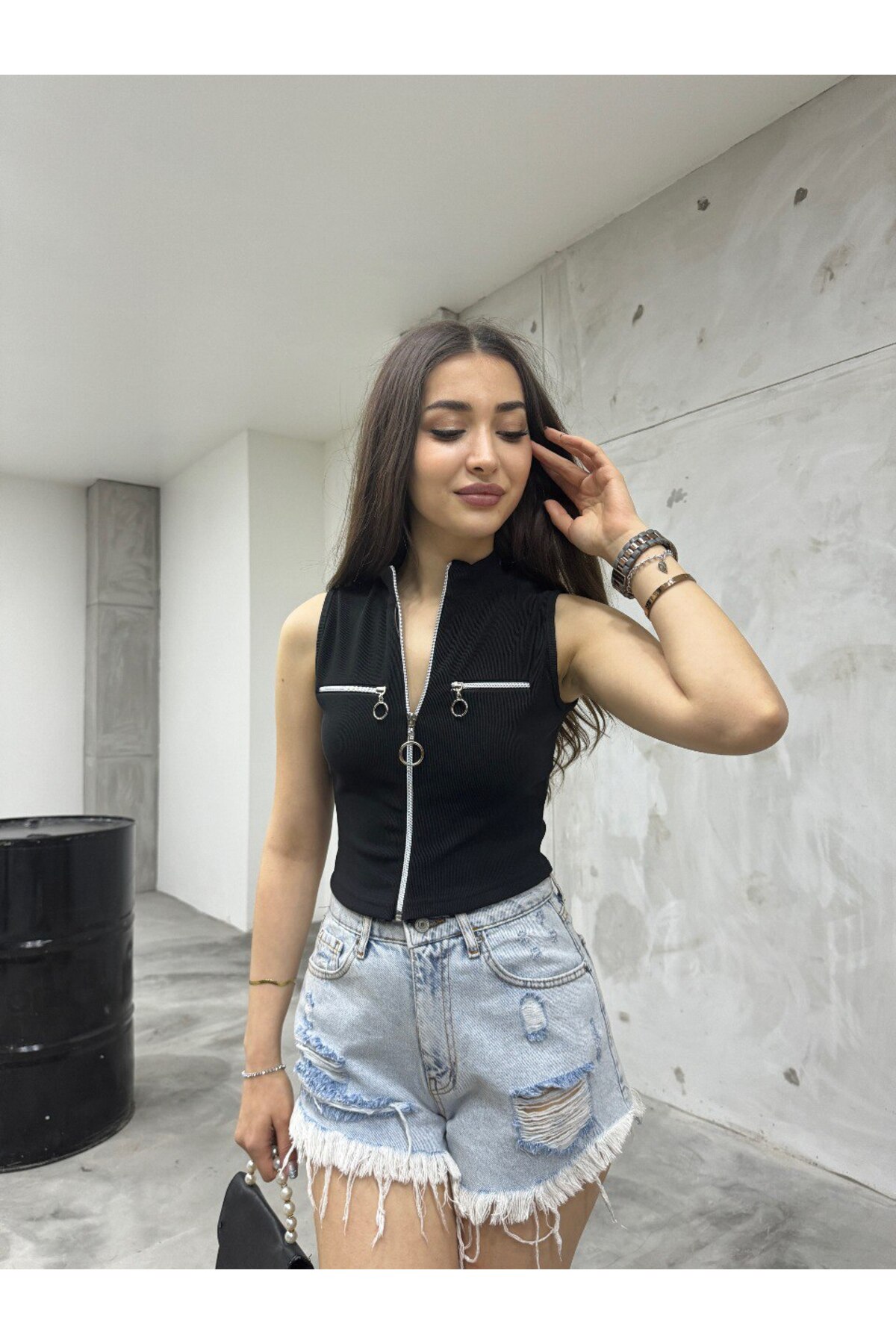 Kadın Ön Fermuarlı Kolsuz Kaşkorse Crop Body Siyah 7