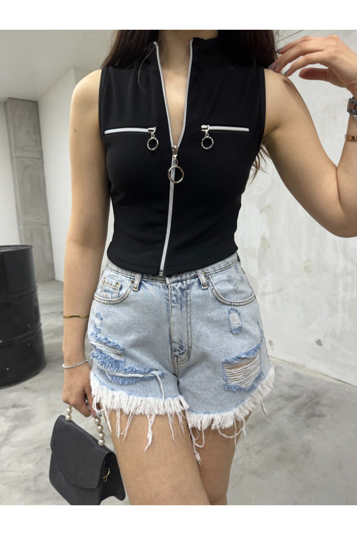 Kadın Ön Fermuarlı Kolsuz Kaşkorse Crop Body Siyah 4
