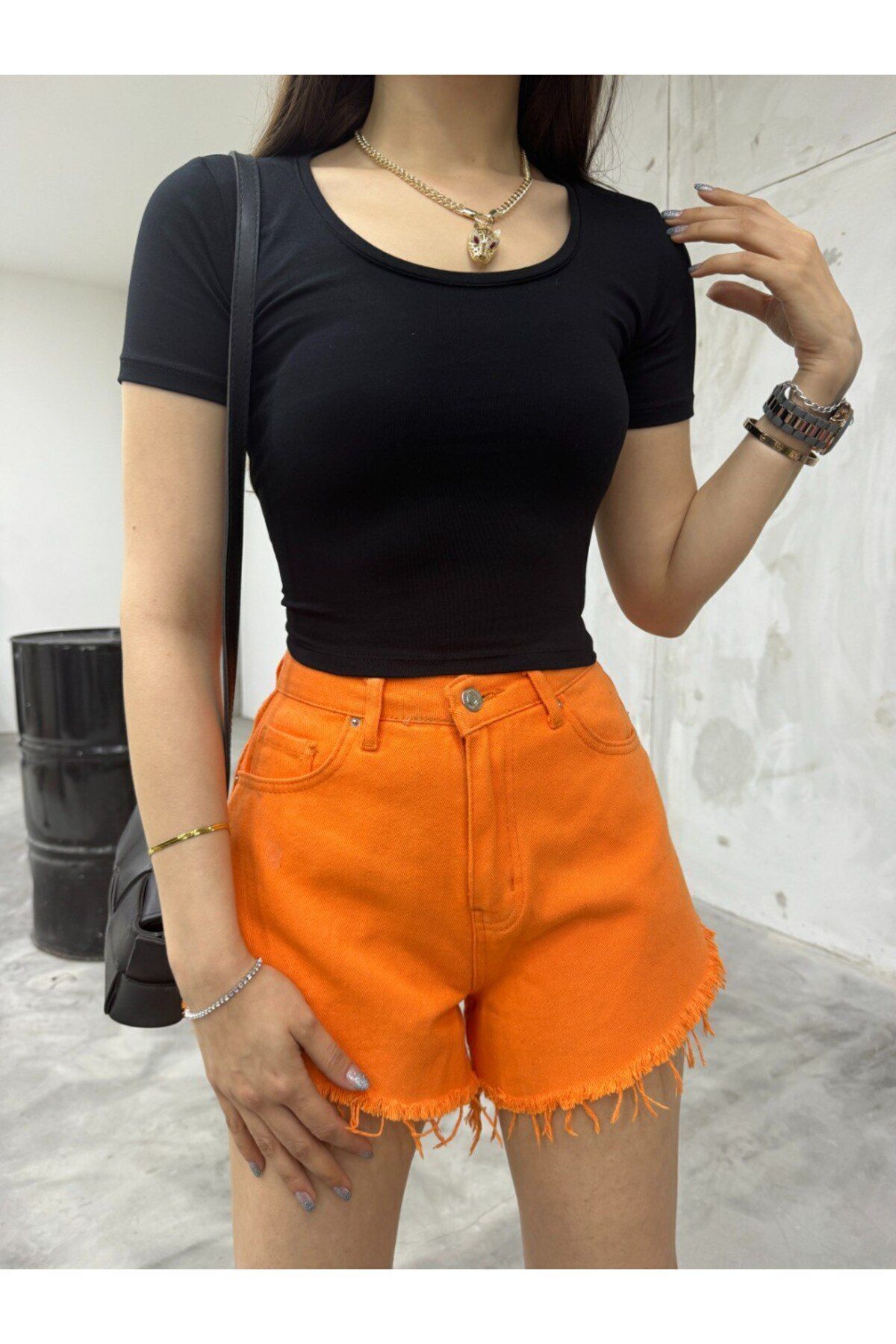 Kadın Bisiklet Yaka Kısa Kollu Fitted/Vücuda Oturan Crop Body Siyah 4