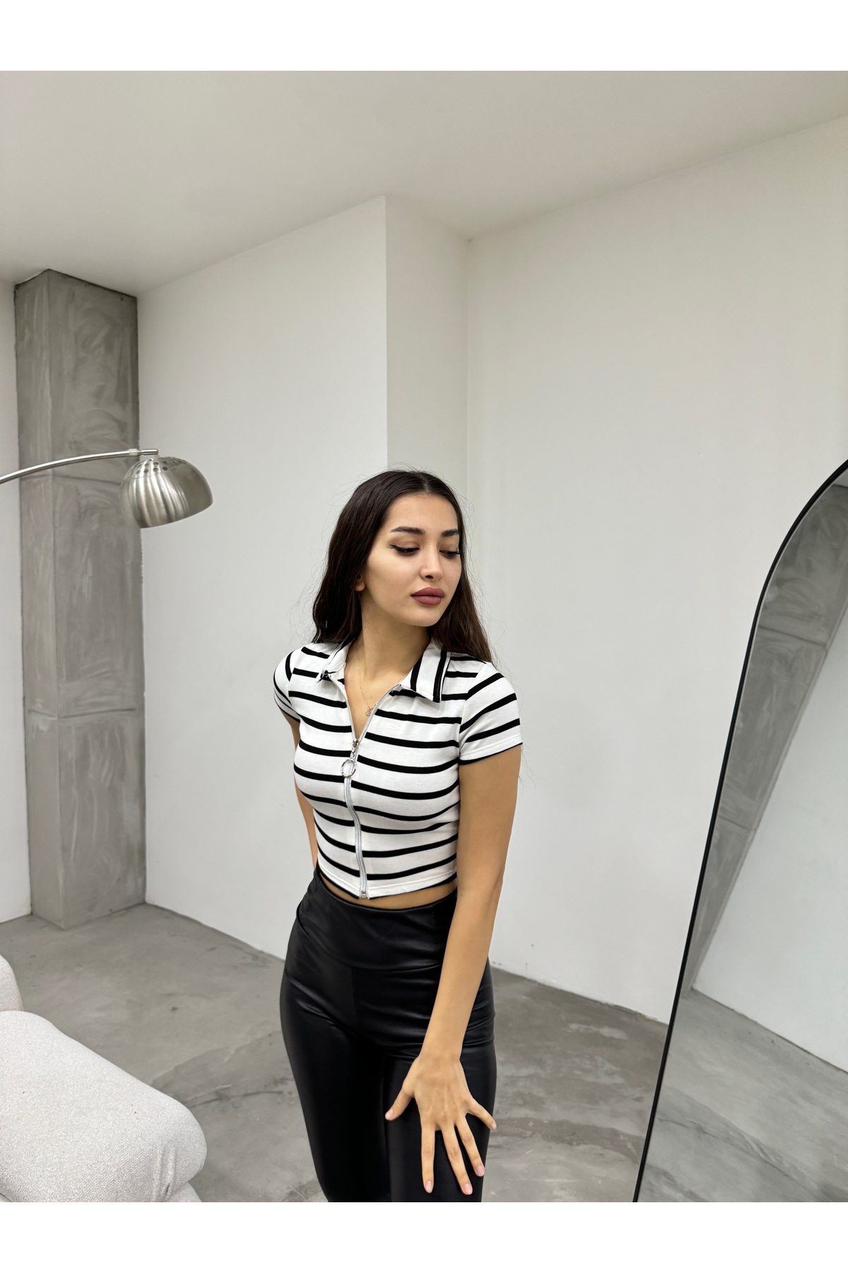 Kadın Çizgili Fermuar Detaylı Crop Bluz Beyaz 5