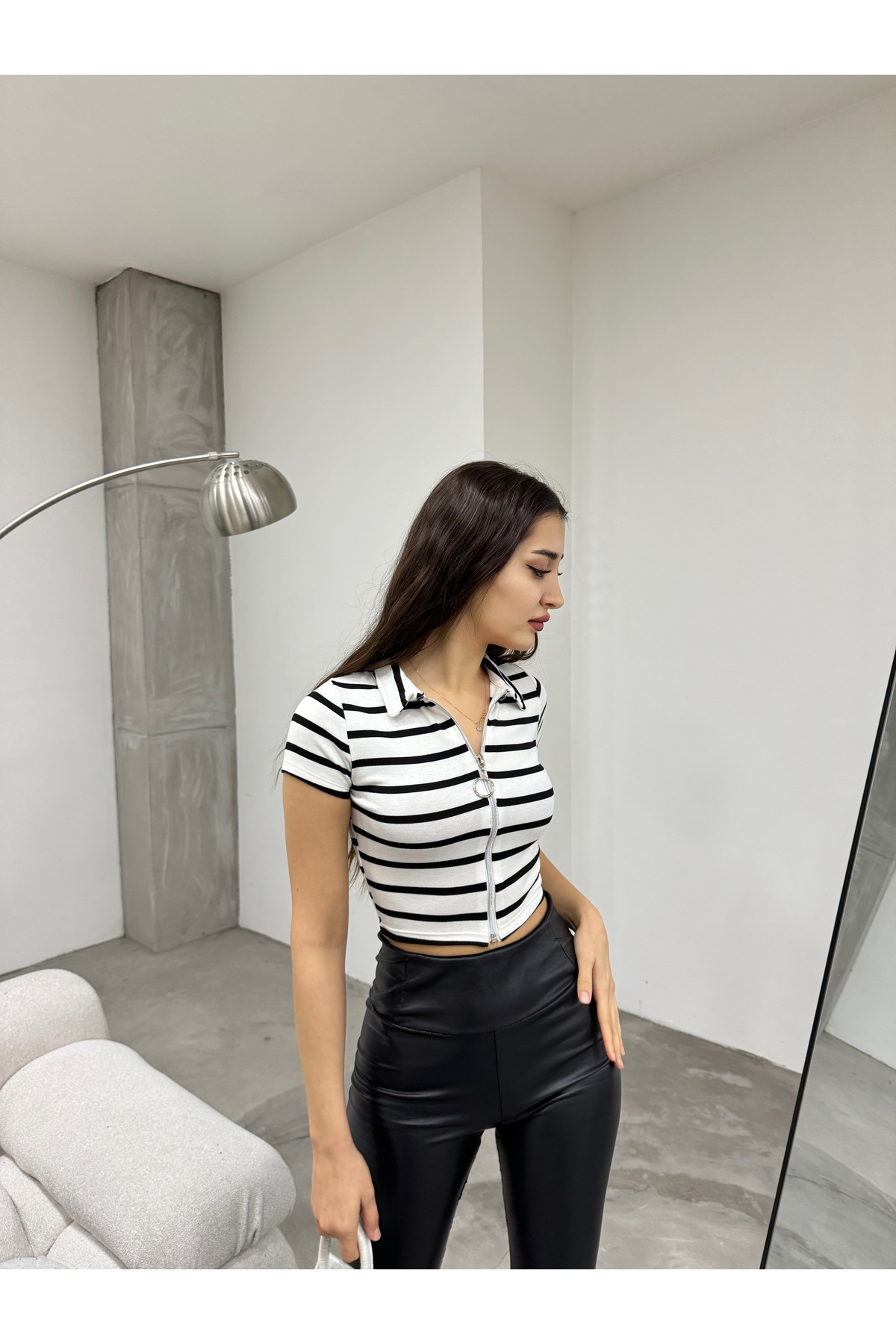 Kadın Çizgili Fermuar Detaylı Crop Bluz Beyaz 8