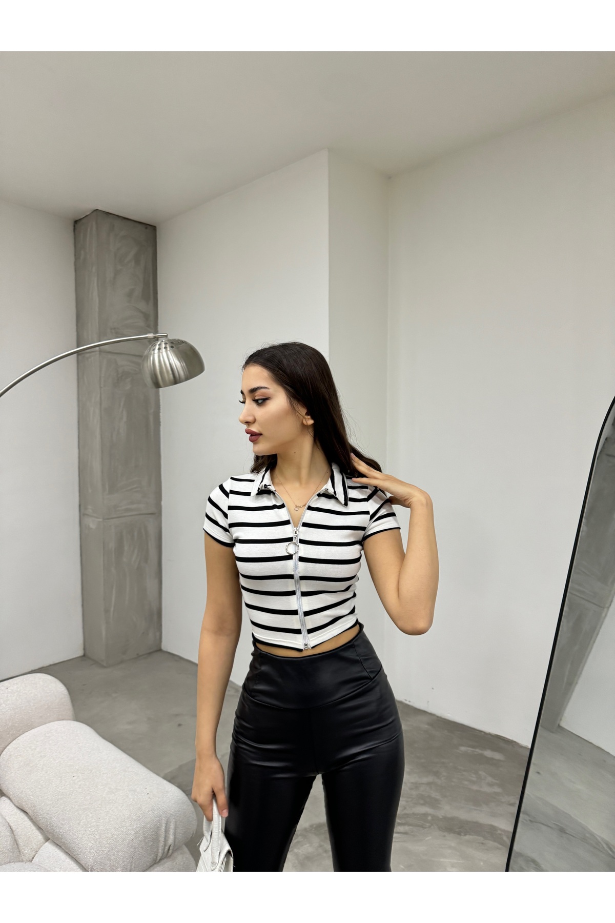 Kadın Çizgili Fermuar Detaylı Crop Bluz Beyaz 4