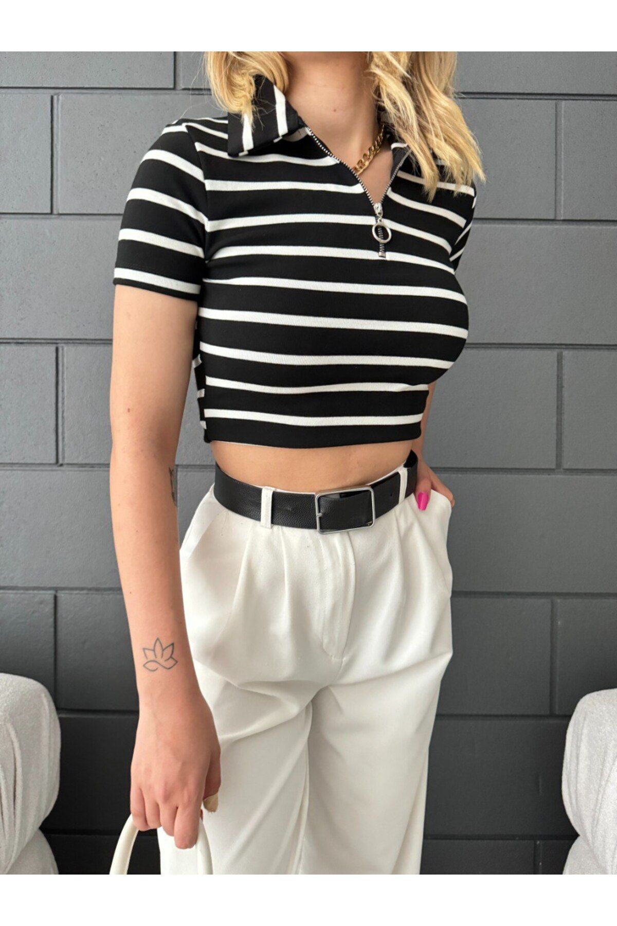 Kadın Polo Yaka Fermuarlı Fitted/vücuda Oturan Çizgili Crop Bluz Siyah 6