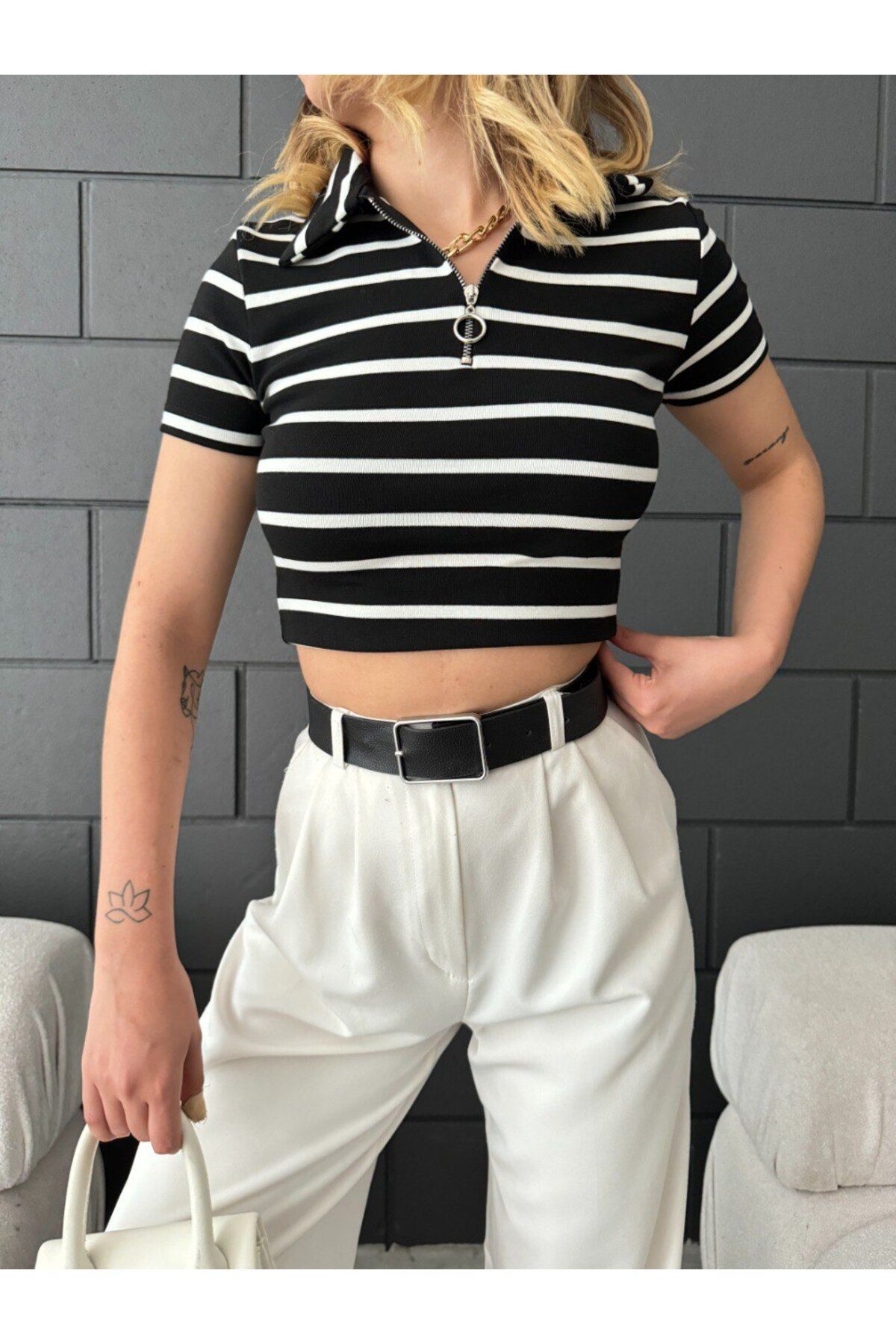 Kadın Polo Yaka Fermuarlı Fitted/vücuda Oturan Çizgili Crop Bluz Siyah 5
