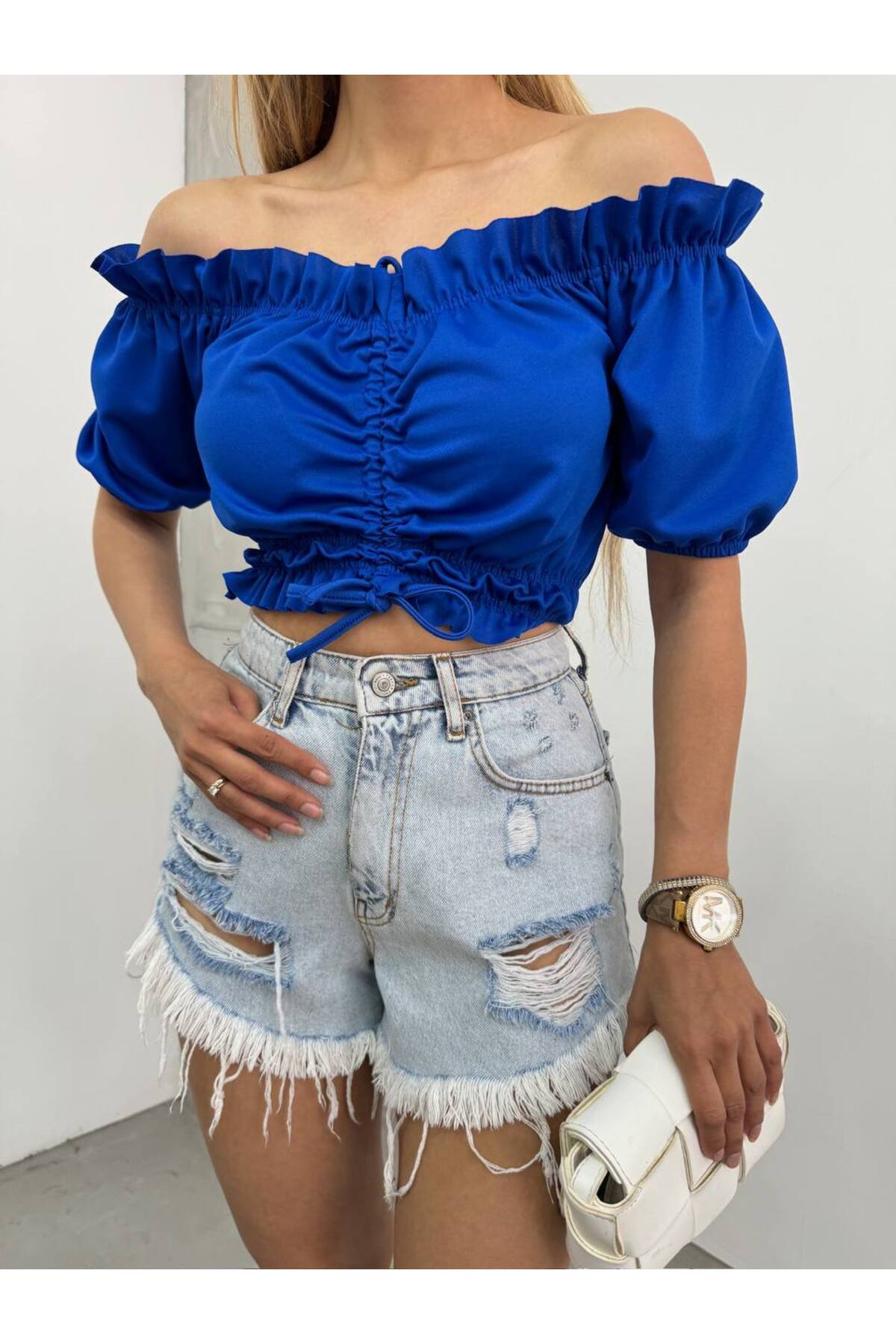 Kadın Madonna Yaka Omuz Dekolteli Önü Büzgülü Crop Bluz Mavi 5
