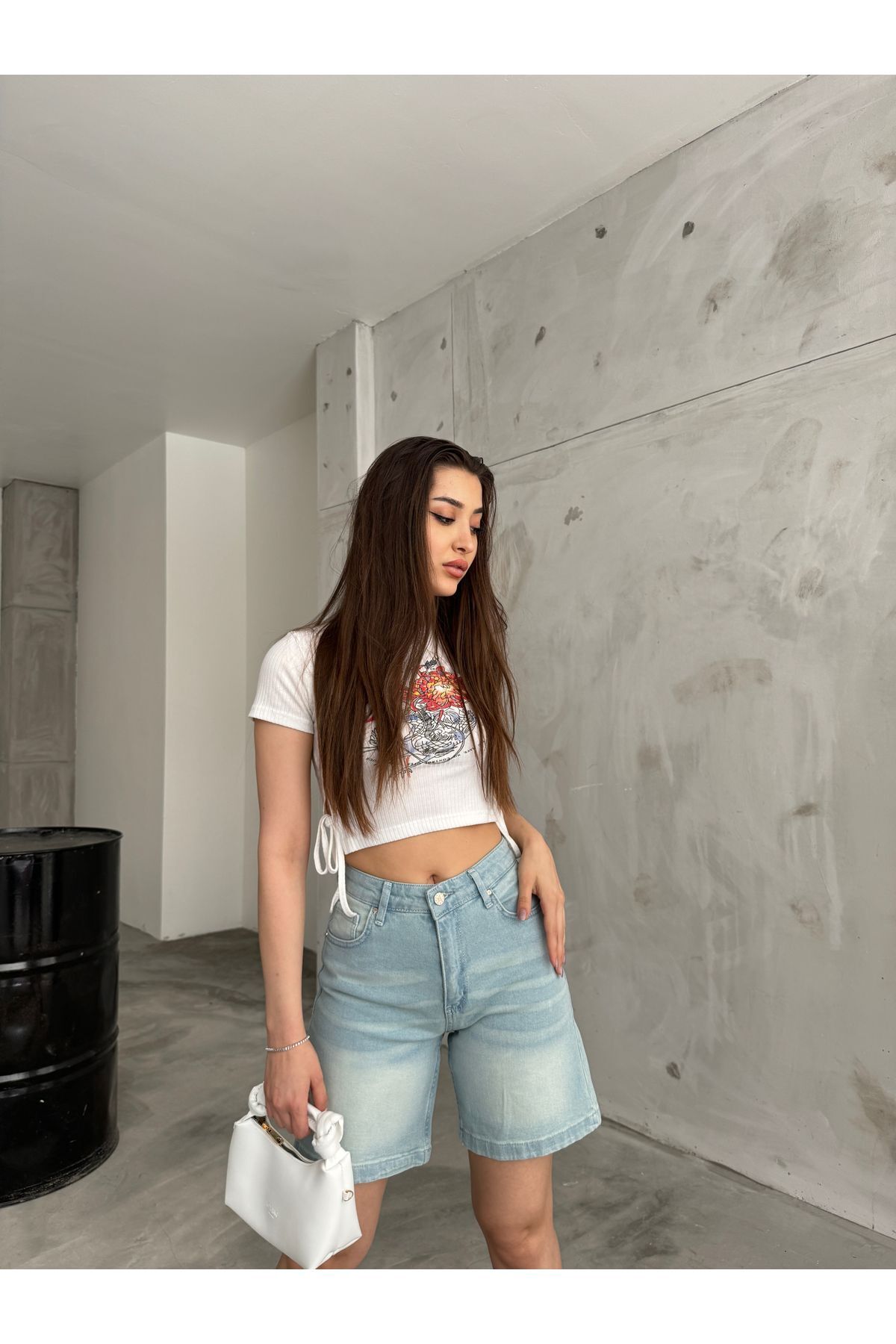 Kadın Kar Yıkama Soluk Efektli Yüksek Bel Denim Şort Metalik 5
