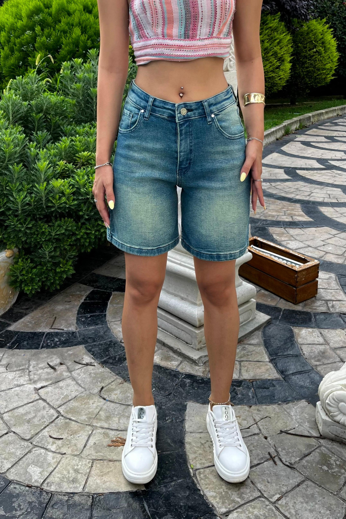 Kadın Kar Yıkama Soluk Efektli Yüksek Bel Denim Şort Yeşil 6