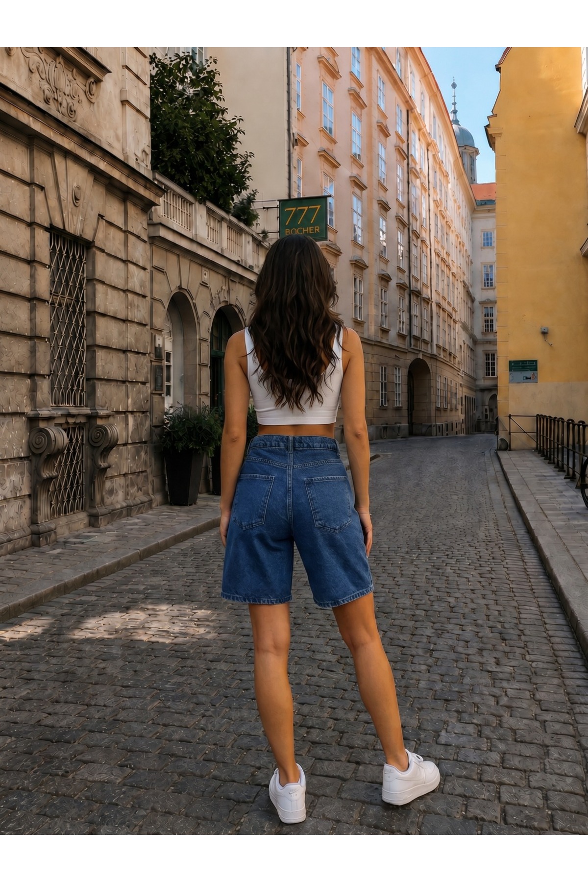 Kadın Yüksek Bel Beş Cepli Denim Rahat Kesim Şort Lacivert 4