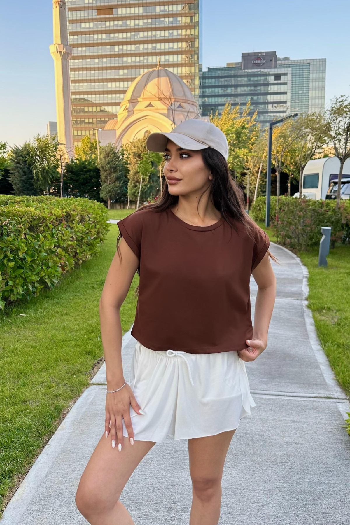 Kadın Vatka Görünümlü Bisiklet Yaka T-Shirt Kahverengi 6