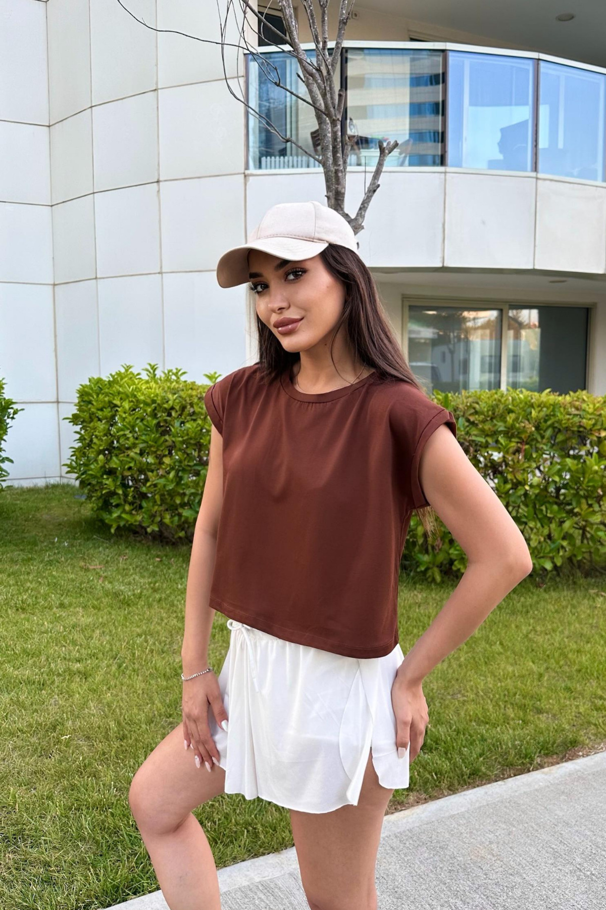 Kadın Vatka Görünümlü Bisiklet Yaka T-Shirt Kahverengi 4